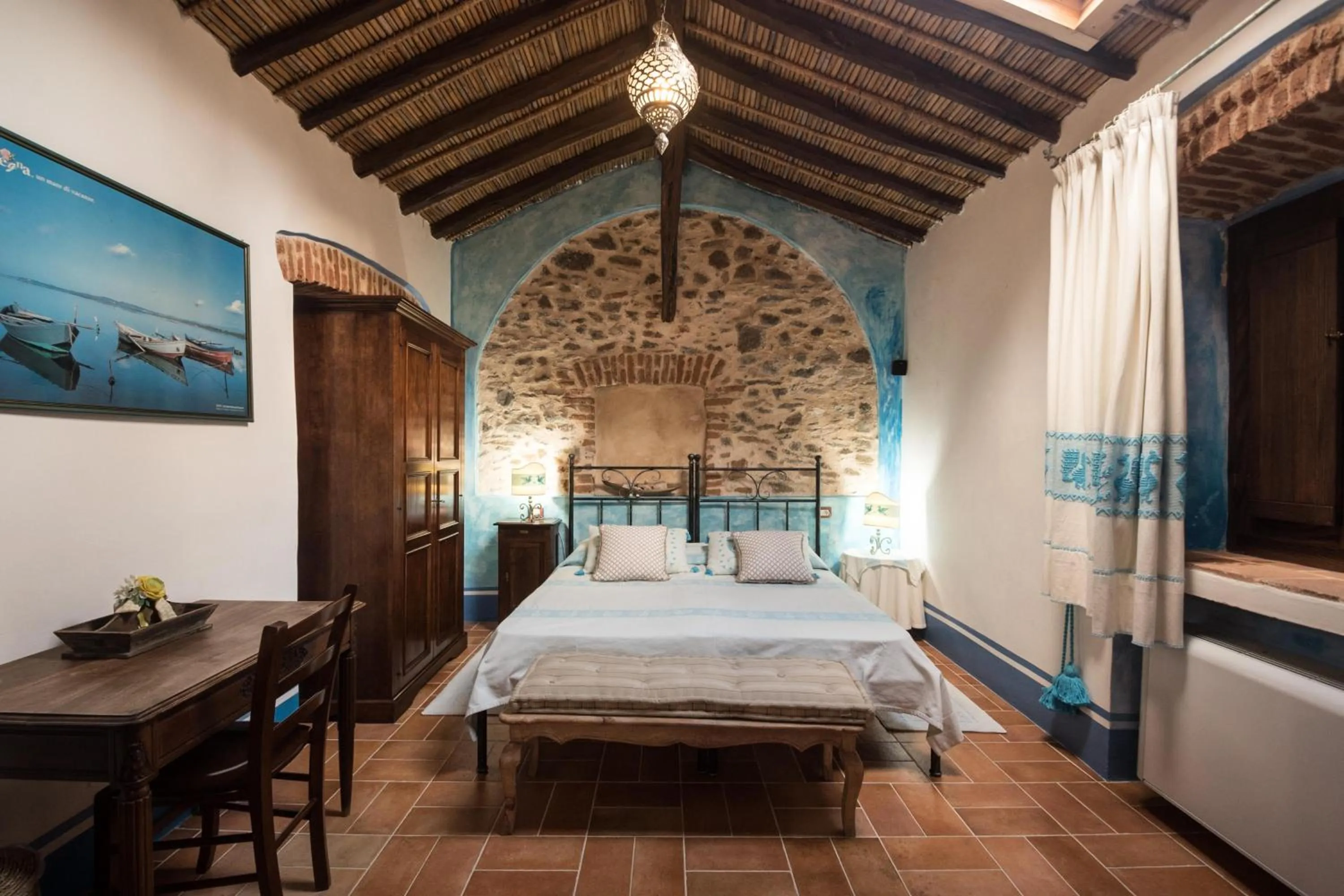 Bed in Hotel Anticos Palathos