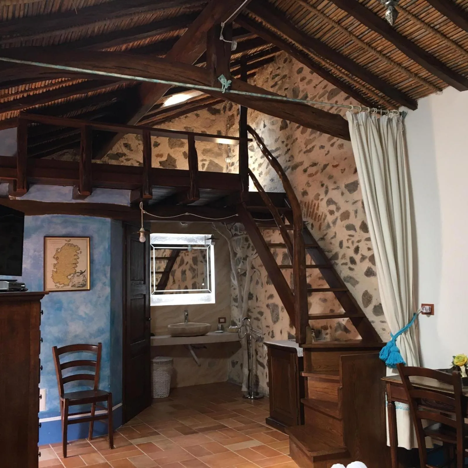 Photo of the whole room in Hotel Anticos Palathos