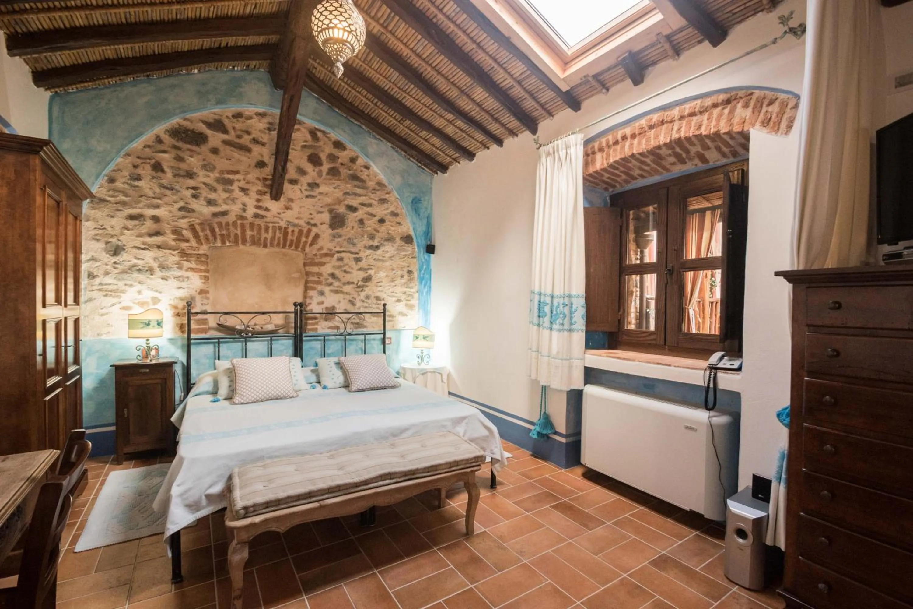 Bed in Hotel Anticos Palathos