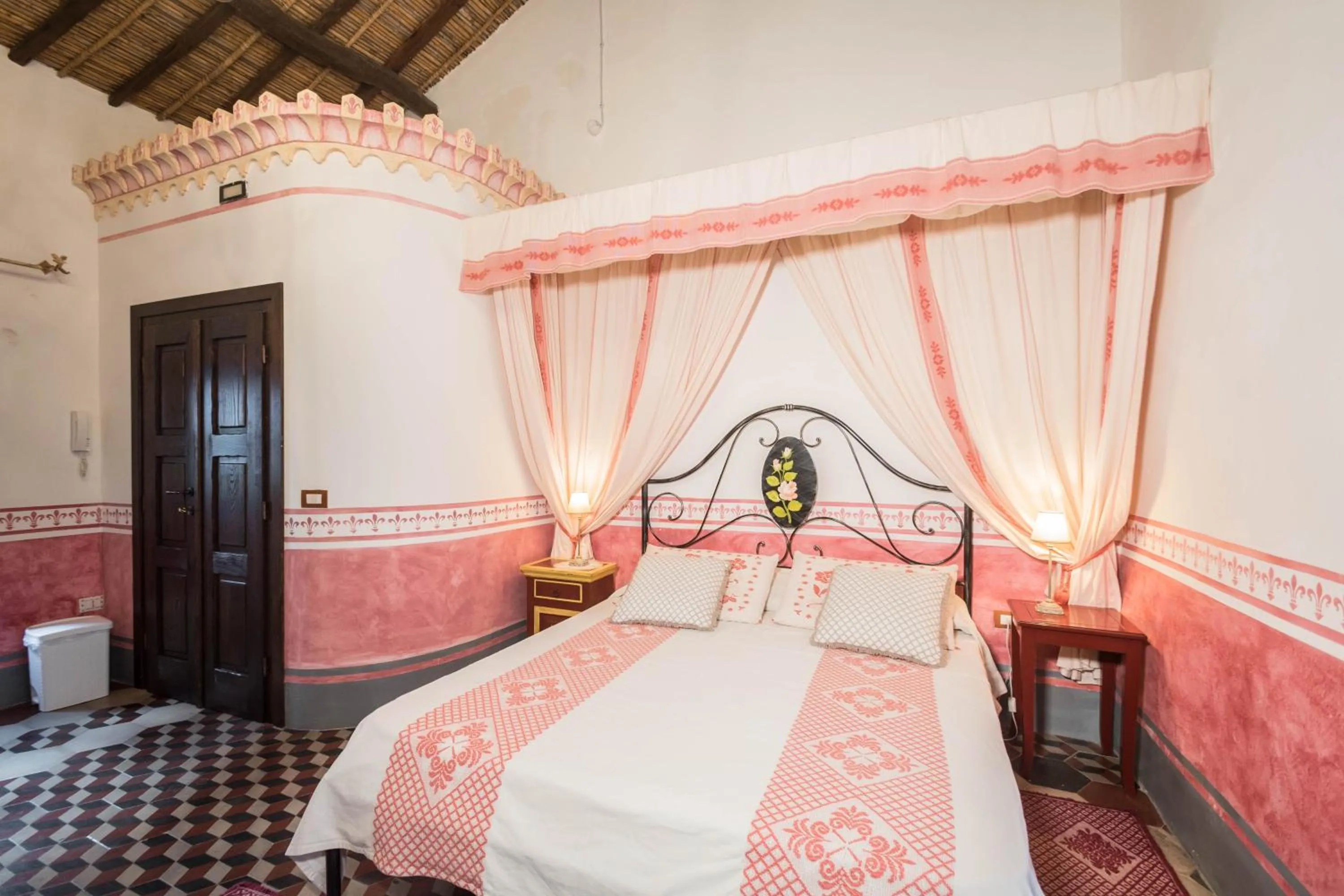 Bed in Hotel Anticos Palathos