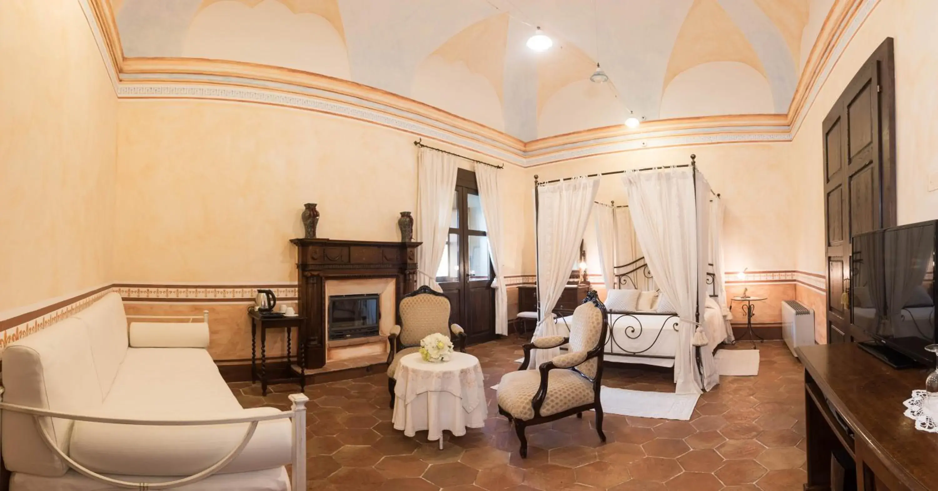 Deluxe Suite in Hotel Anticos Palathos Deluxe Suite in Hotel Anticos Palathos