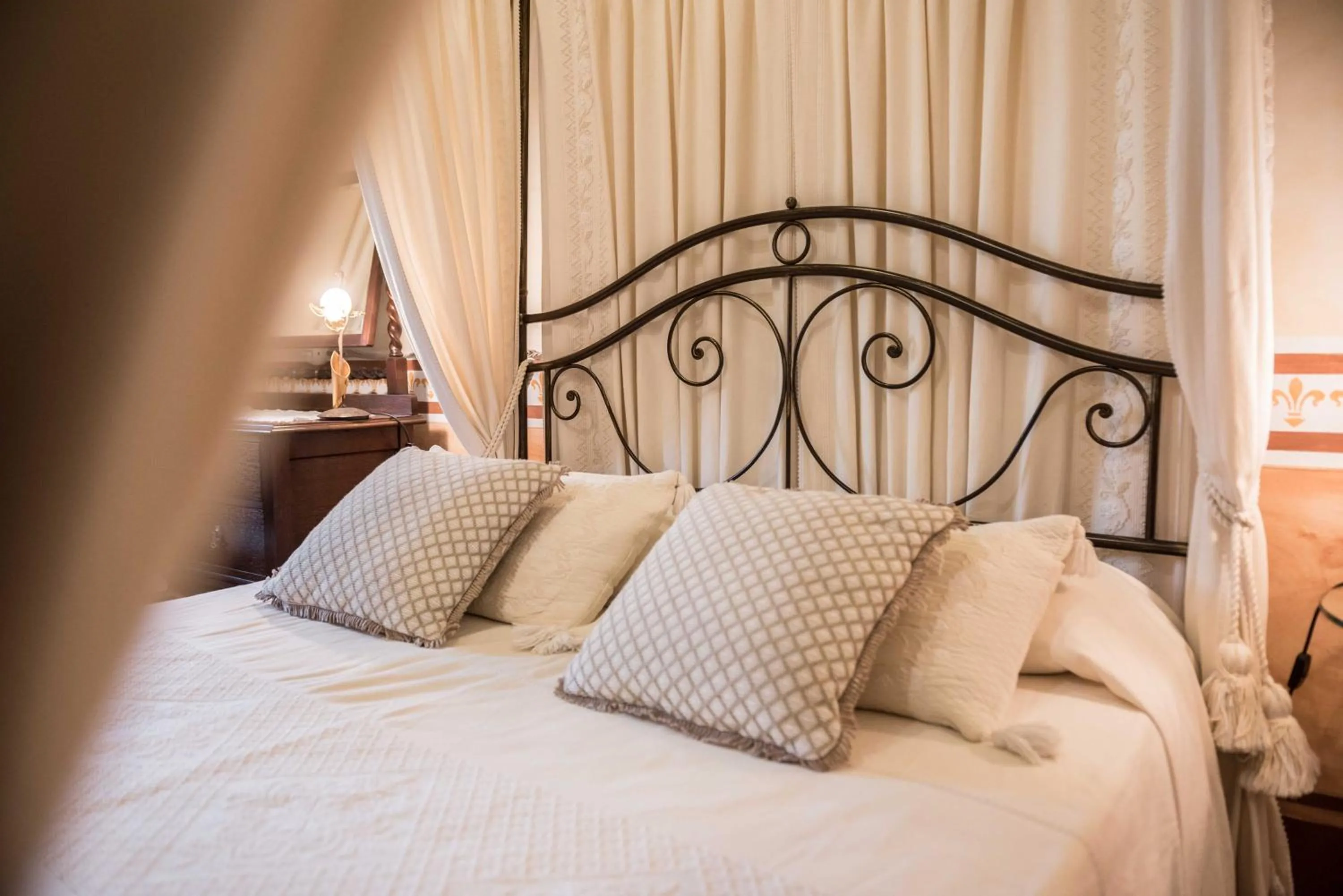 Bed in Hotel Anticos Palathos