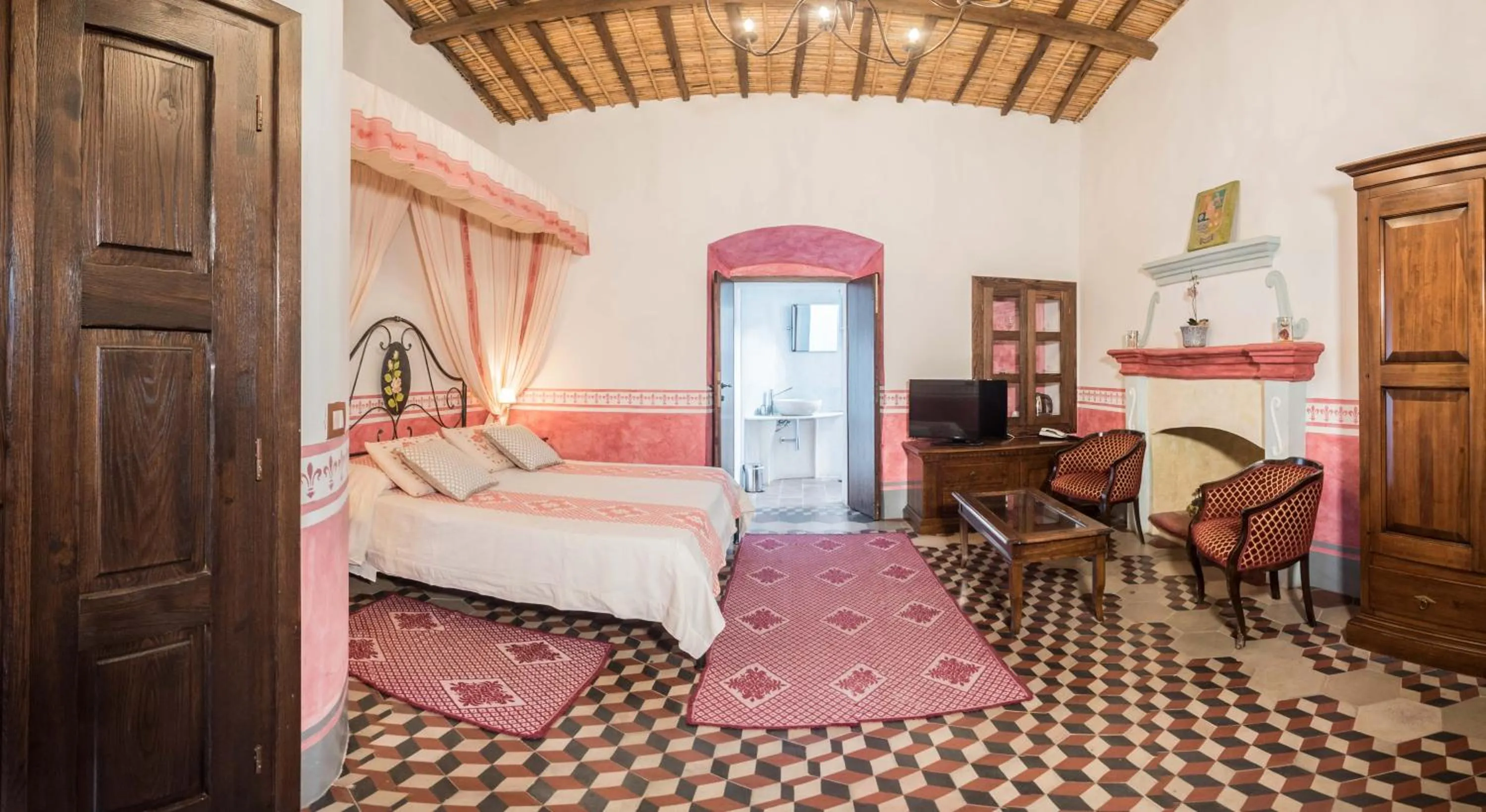 Bed in Hotel Anticos Palathos