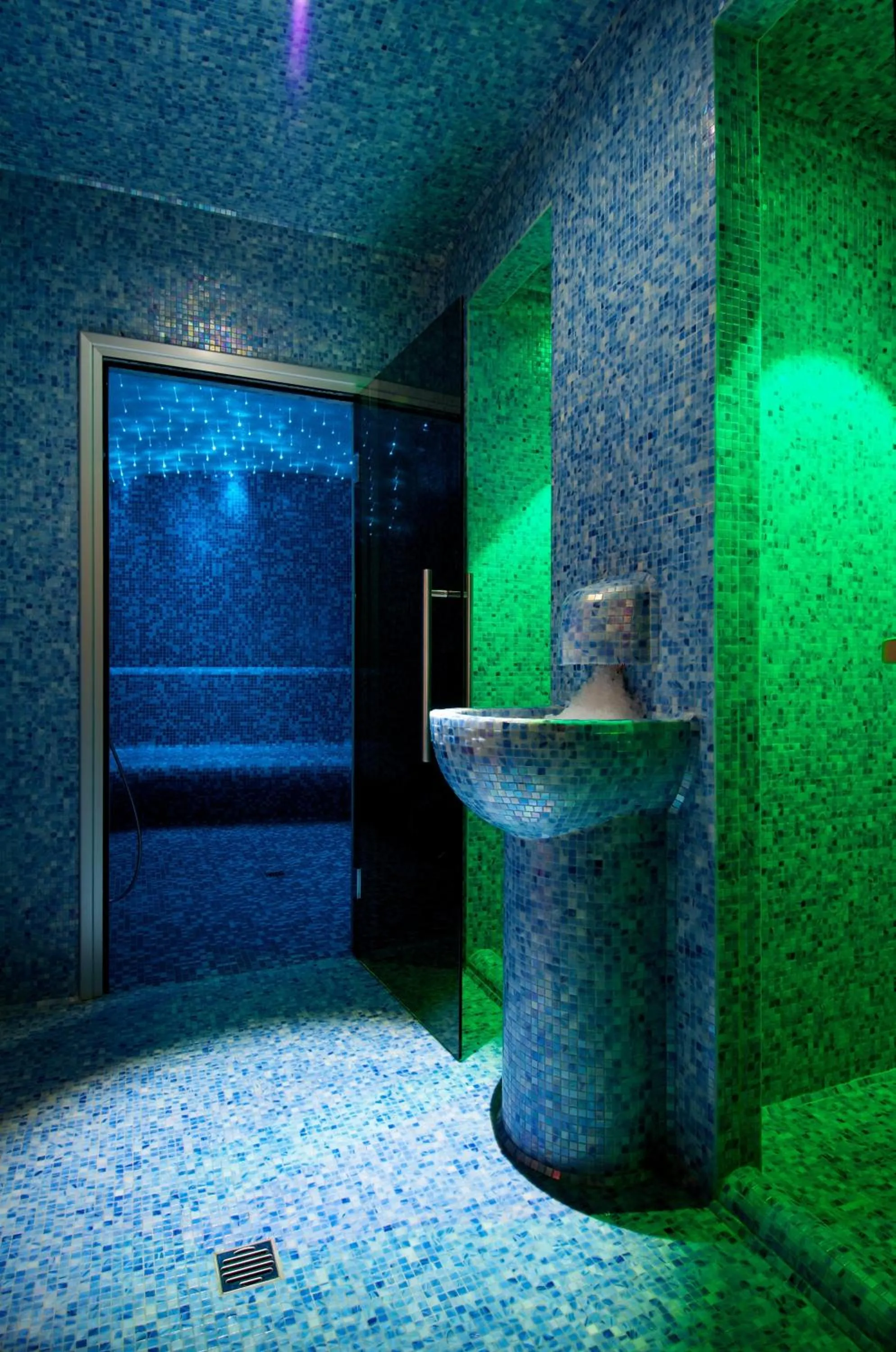 Steam room in Mondial Resort & Spa