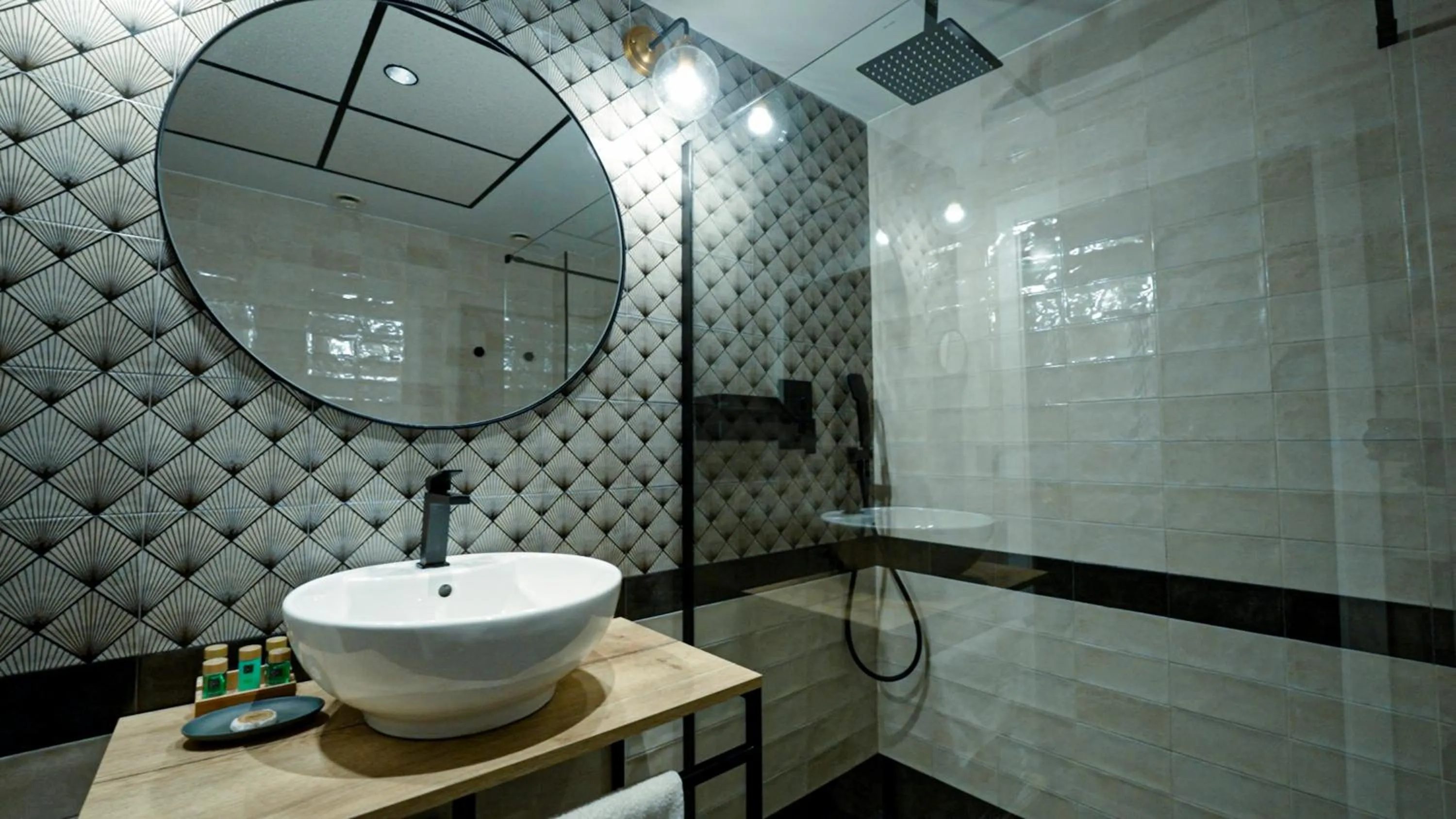 Shower in Aparthotel Luz de Gades - Suites Spa Gym - Adults Only