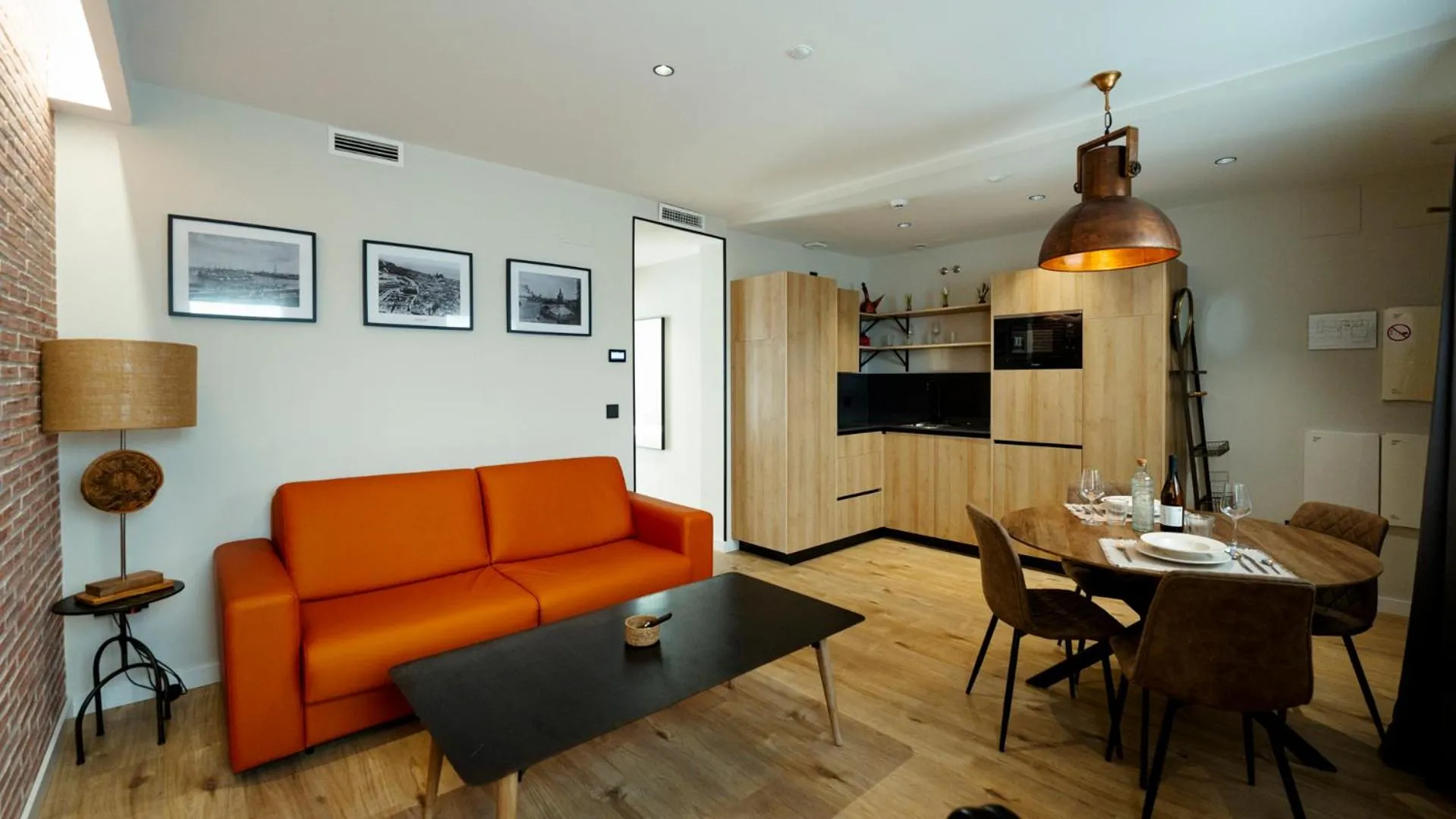 TV and multimedia in Aparthotel Luz de Gades - Suites Spa Gym - Adults Only