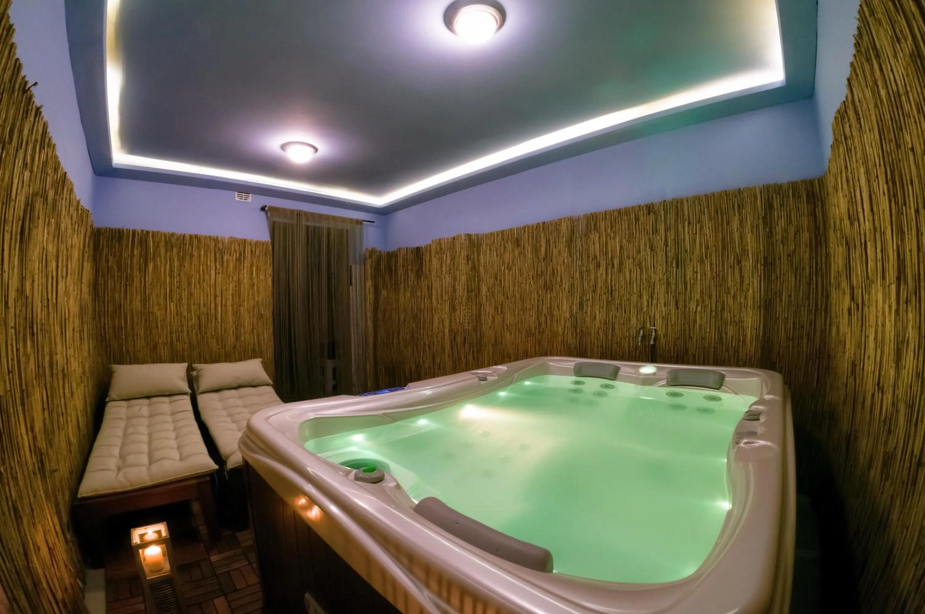 Hot Tub in Aparthotel Delta Białka
