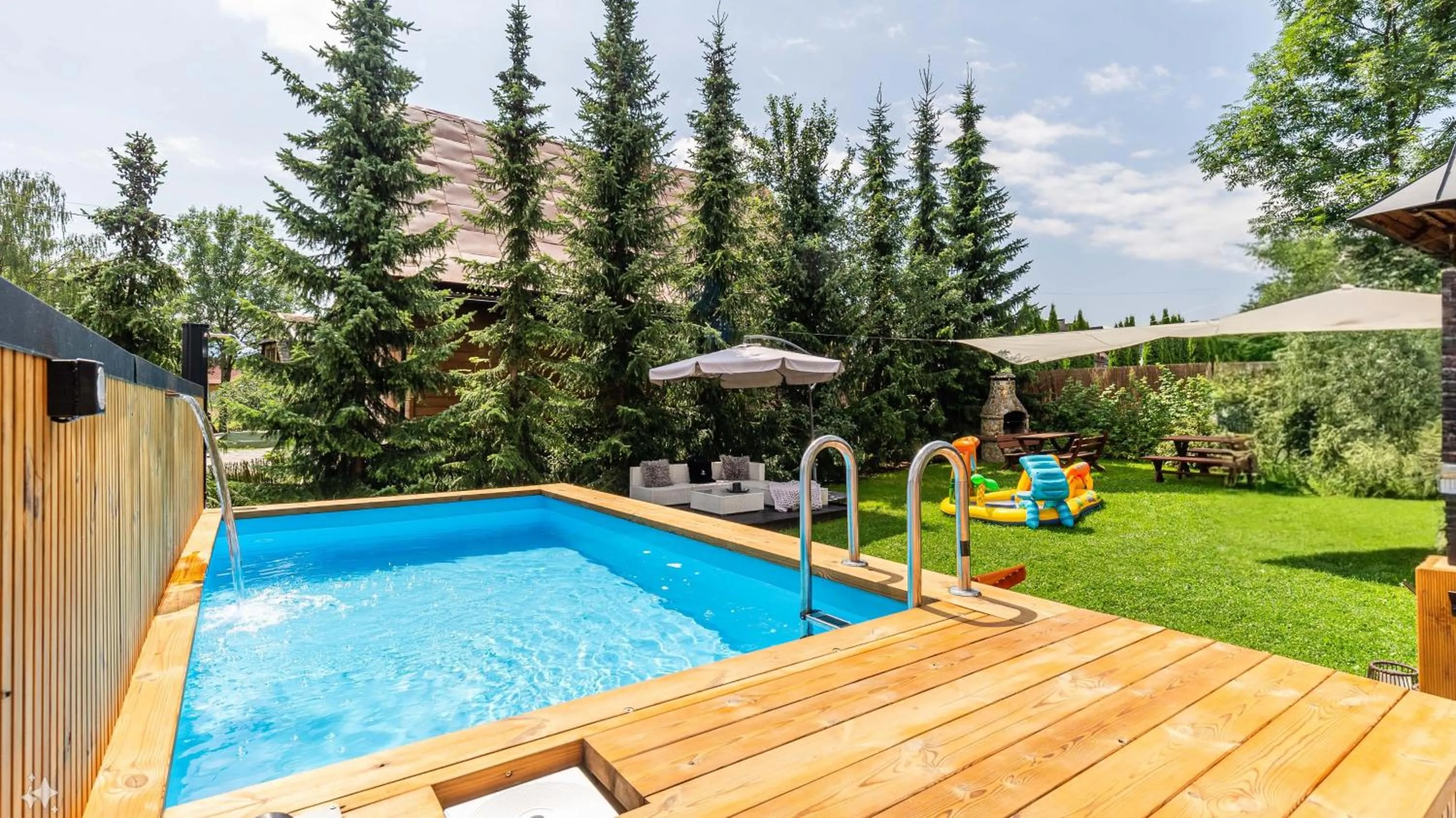 Swimming pool in Aparthotel Delta Białka