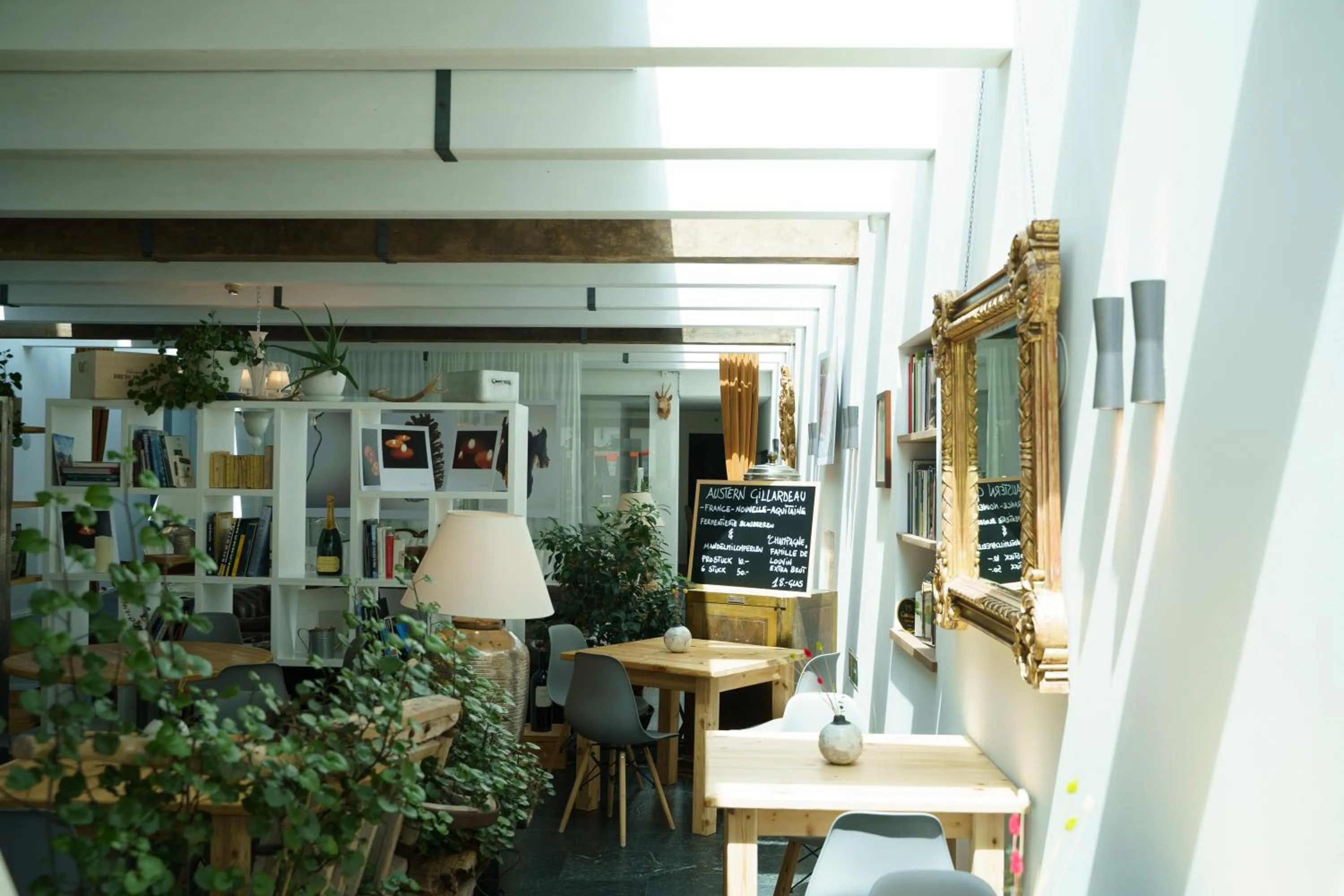 Restaurant/places to eat in Chesa Stuva Colani