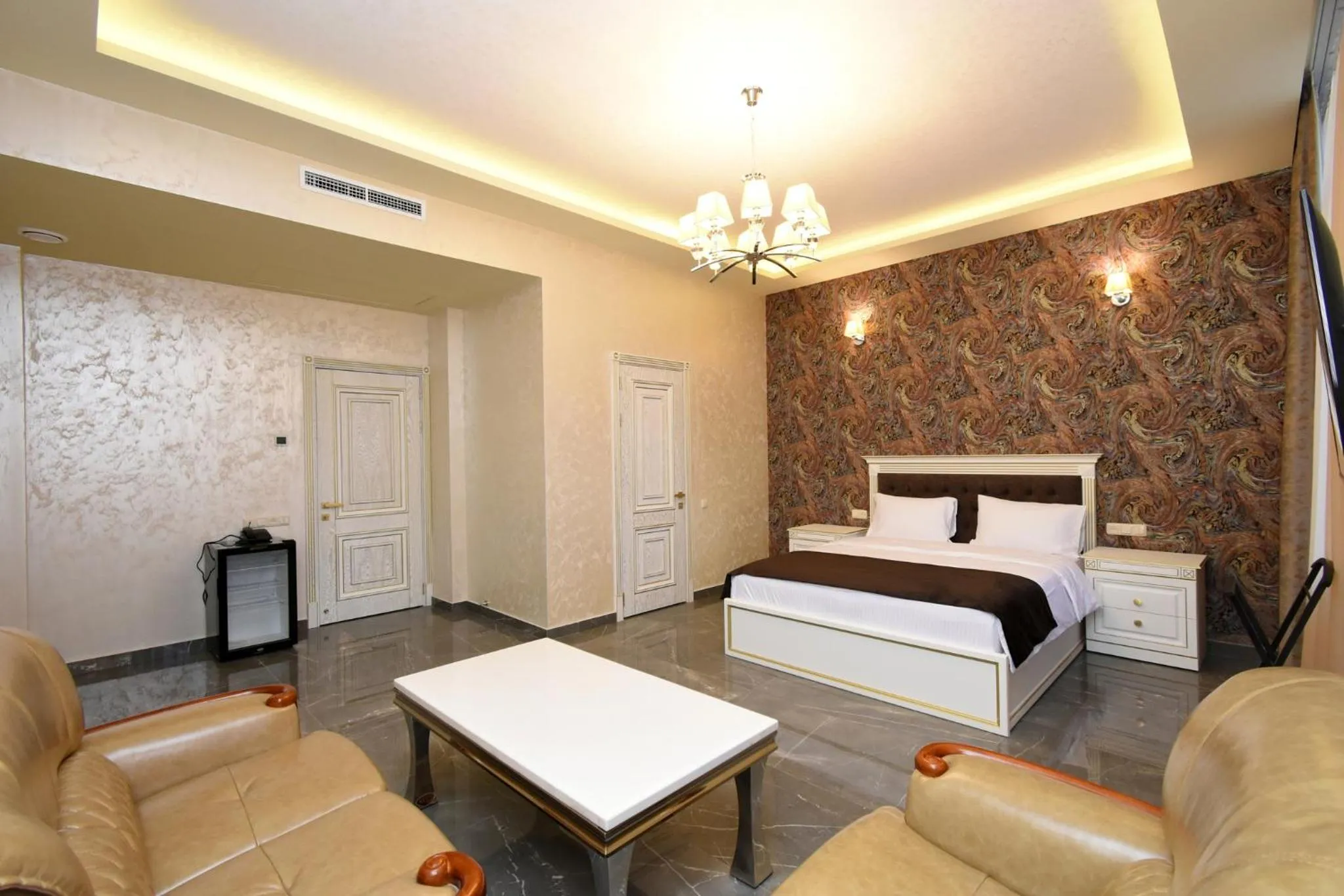 Photo of the whole room, Bed in Macao Hotel