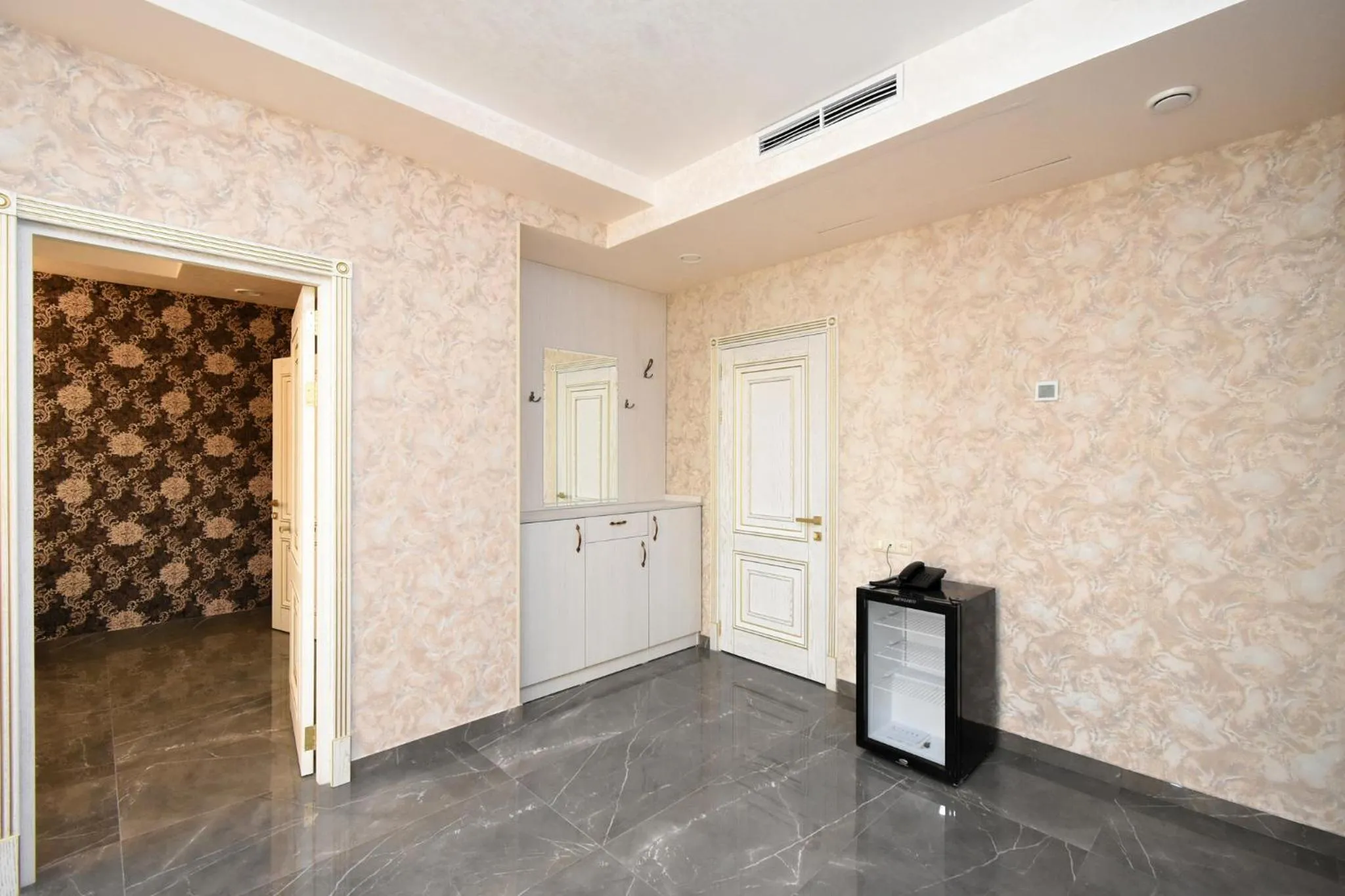 Photo of the whole room in Macao Hotel