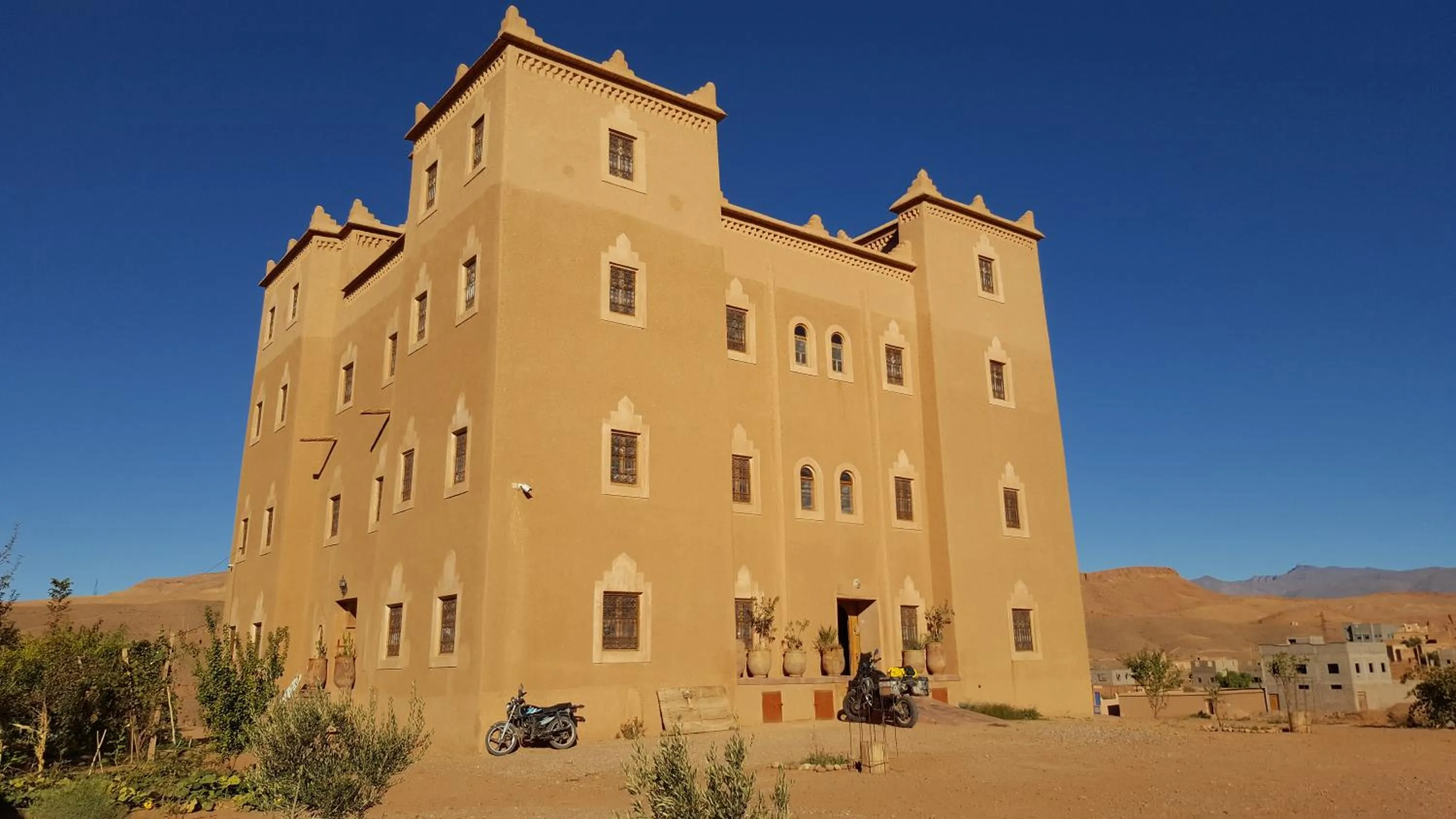 Facade/entrance in Casbah d'hôte La Jeanne Tourisme Ecologique