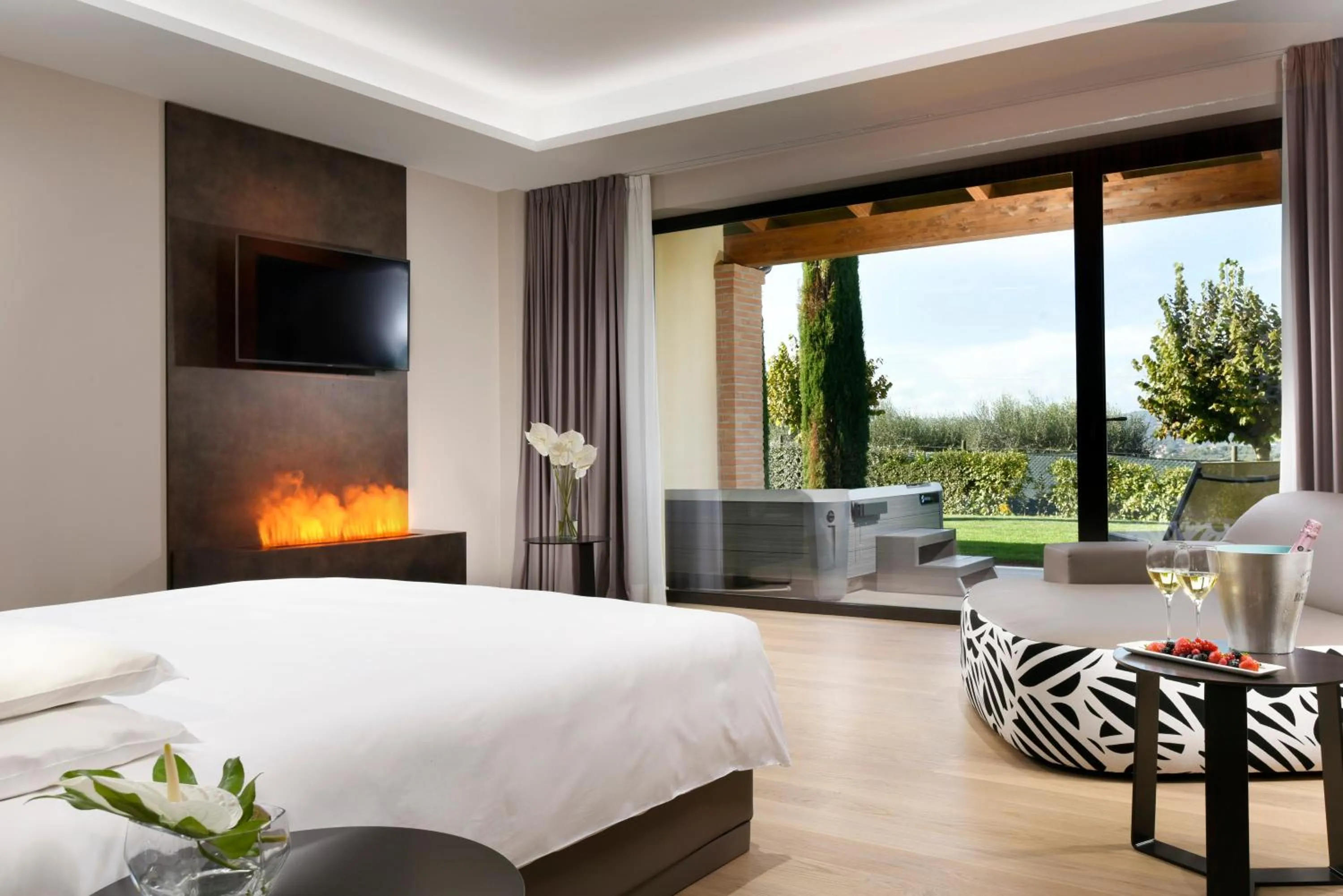 Patio, Bed in Borgobrufa Spa Resort Adults Only