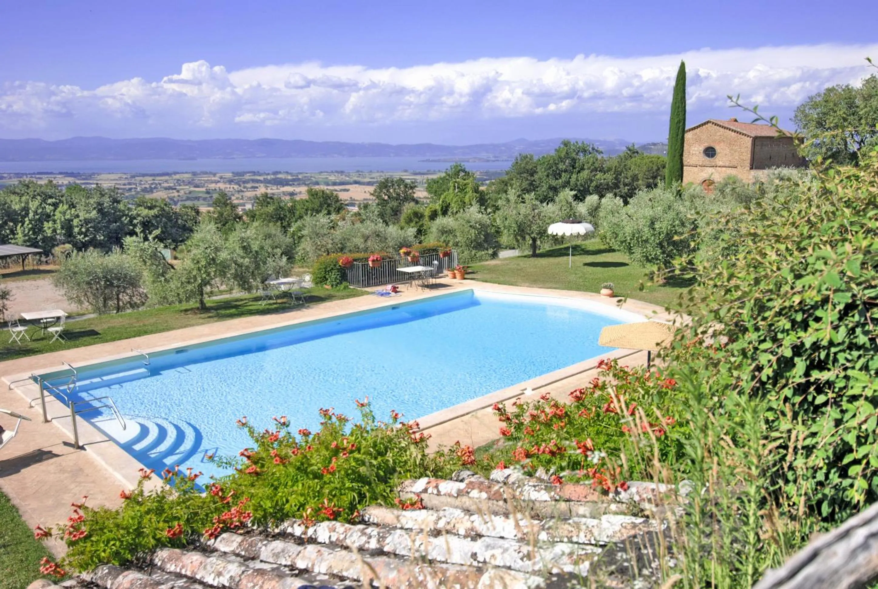 Swimming pool in Agriturismo I Frati