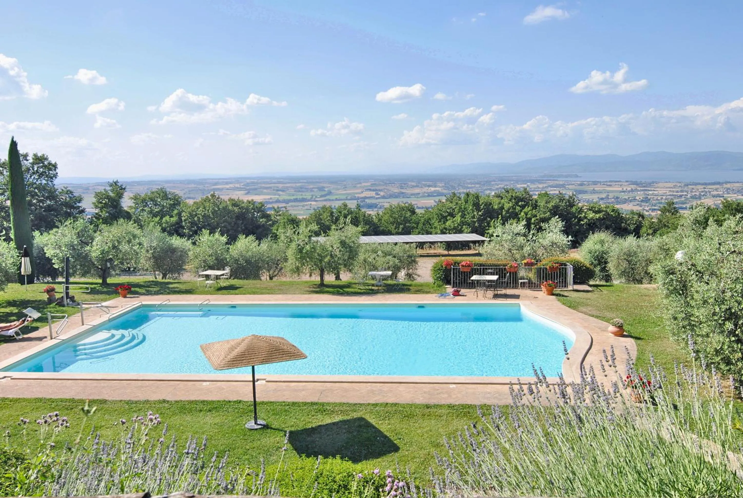 Pool view in Agriturismo I Frati