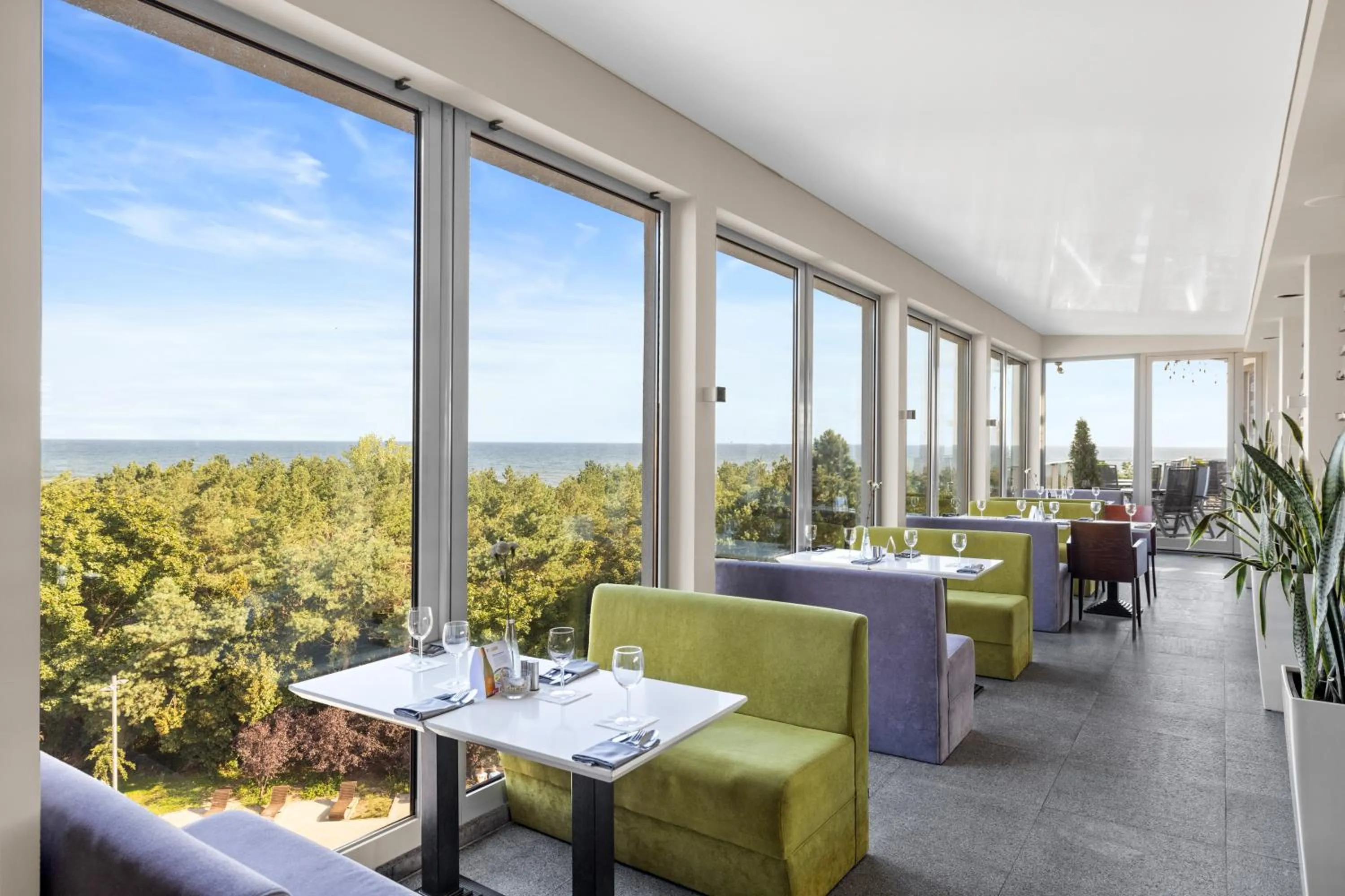 Restaurant/places to eat in Maloves Resort & Spa