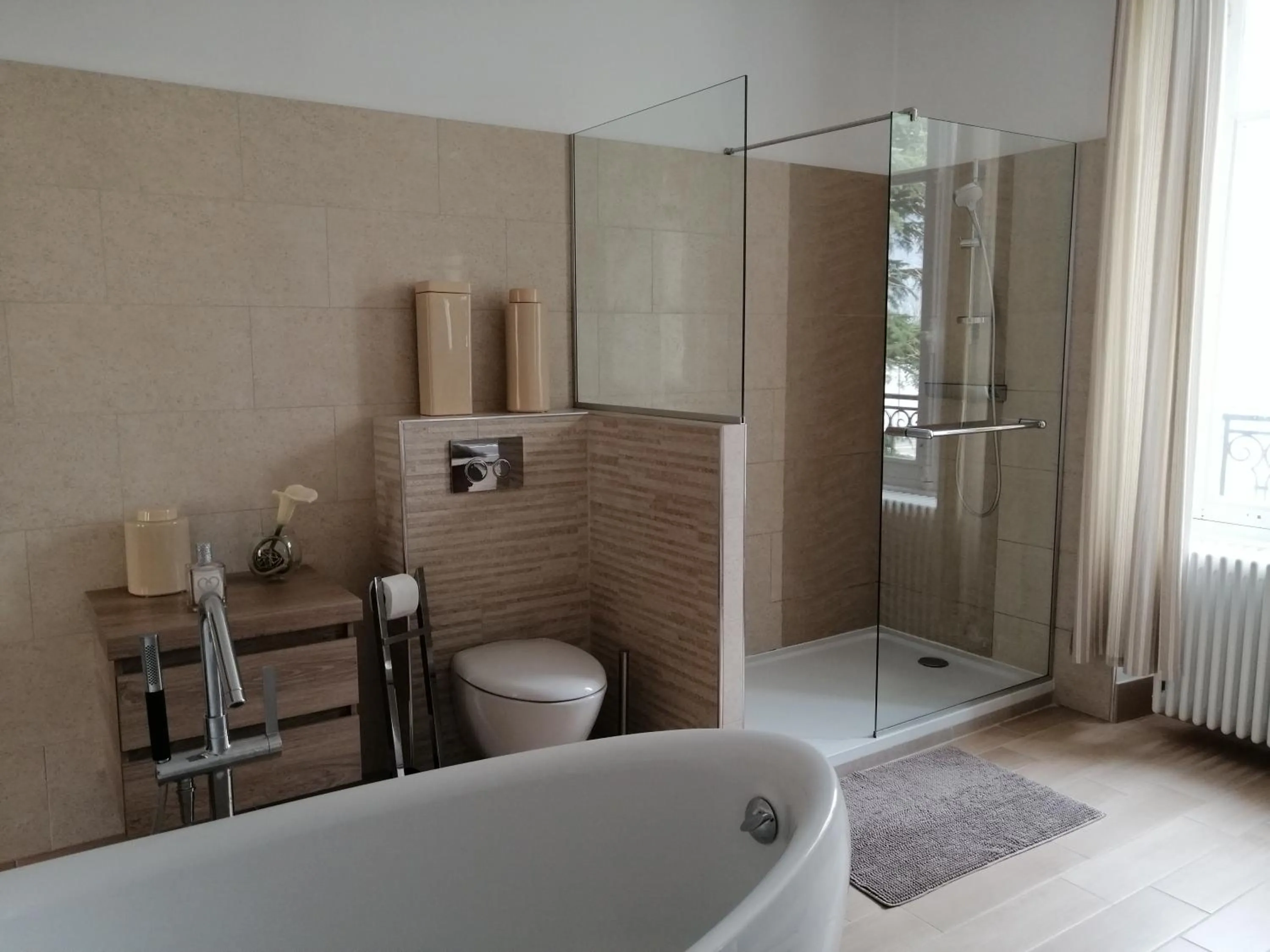 Bathroom in Chambres d'Hôtes de luxe Côté Parc-Côté Jardin avec parking privé gratuit