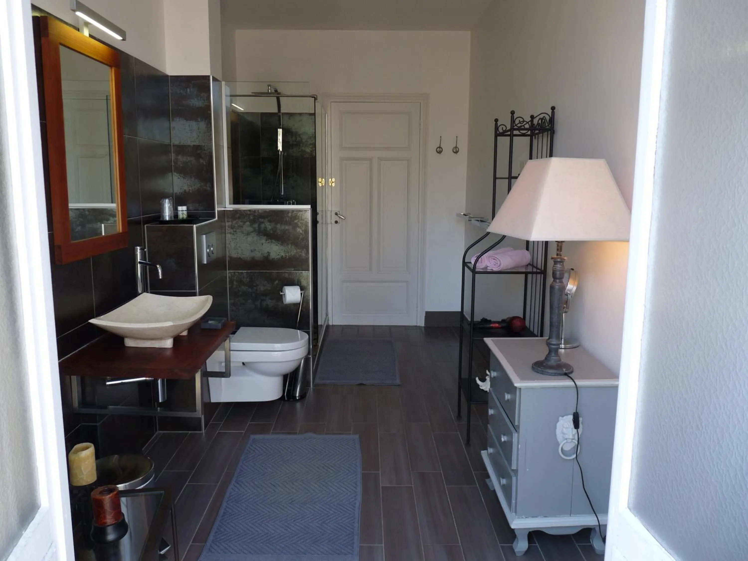 Bathroom in Chambres d'Hôtes de luxe Côté Parc-Côté Jardin avec parking privé gratuit