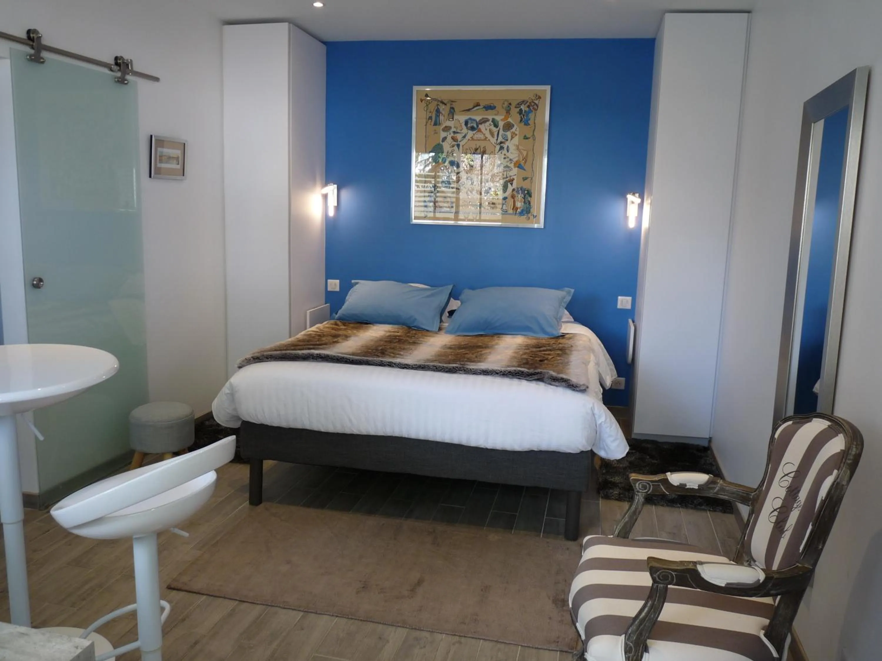 Bed in Chambres d'Hôtes de luxe Côté Parc-Côté Jardin avec parking privé gratuit
