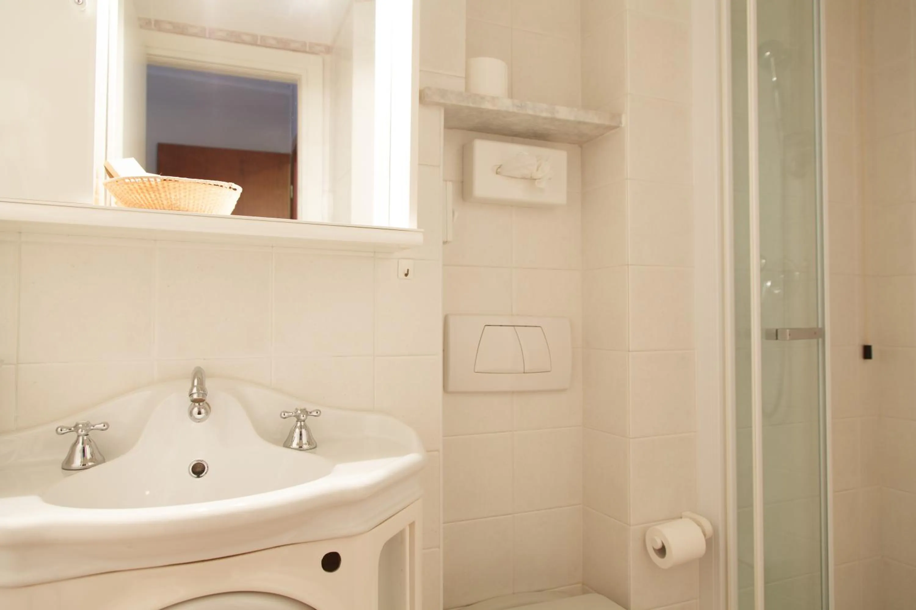 Bathroom in Allegroitalia Alassio Rosa