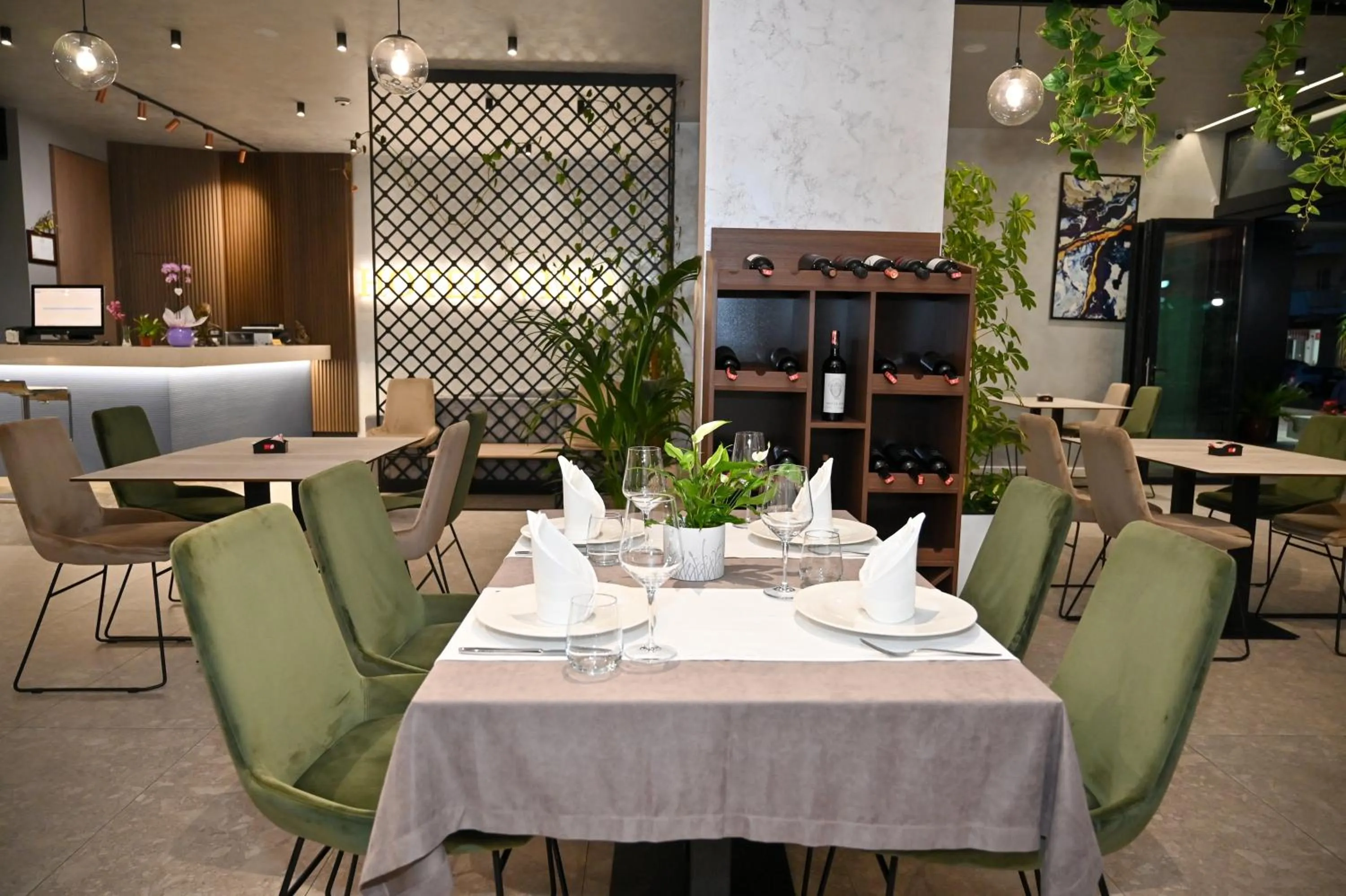 Restaurant/places to eat in Hotel Vino