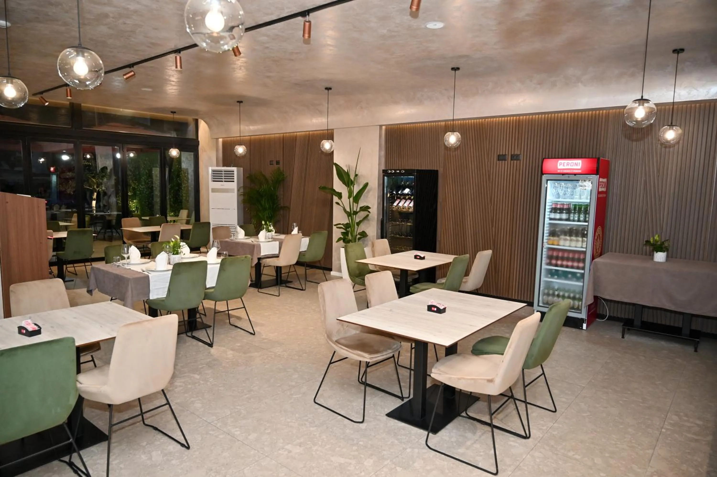 Restaurant/places to eat in Hotel Vino