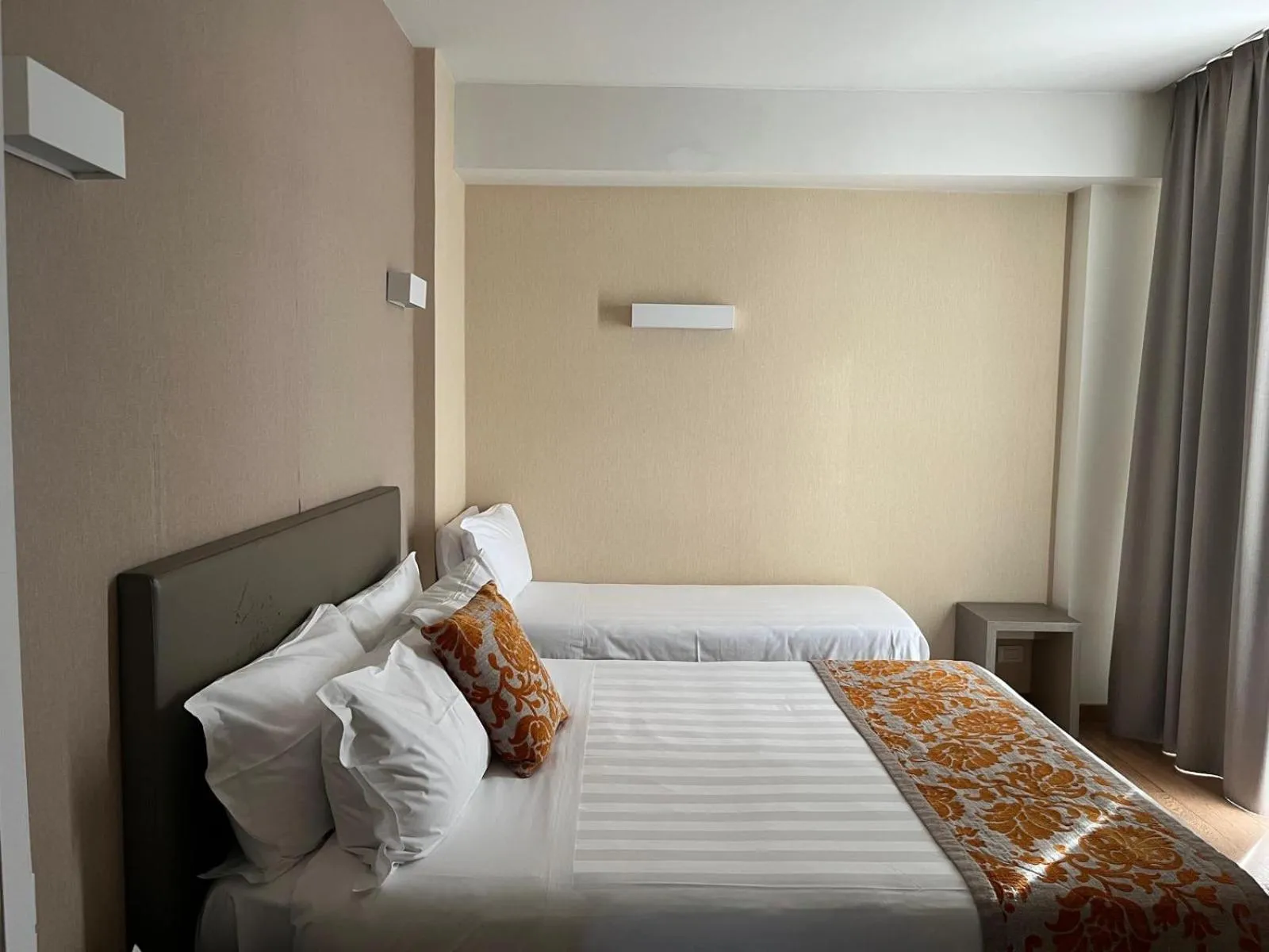 Bed in Hotel Napoleon