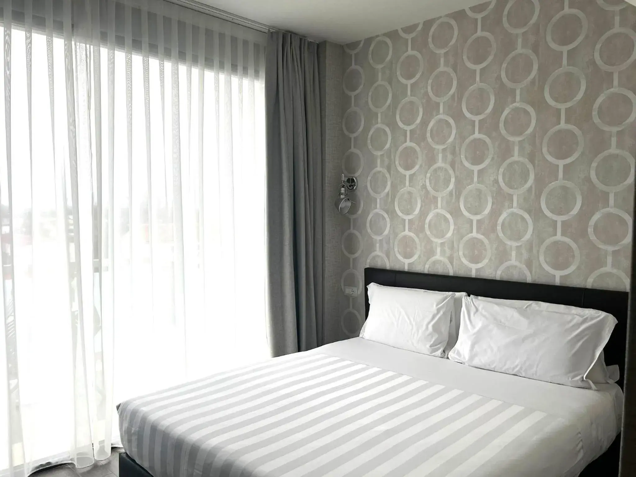 Deluxe Double or Twin Room with Balcony - single occupancy in Hotel Napoleon Deluxe Double or Twin Room with Balcony - single occupancy in Hotel Napoleon