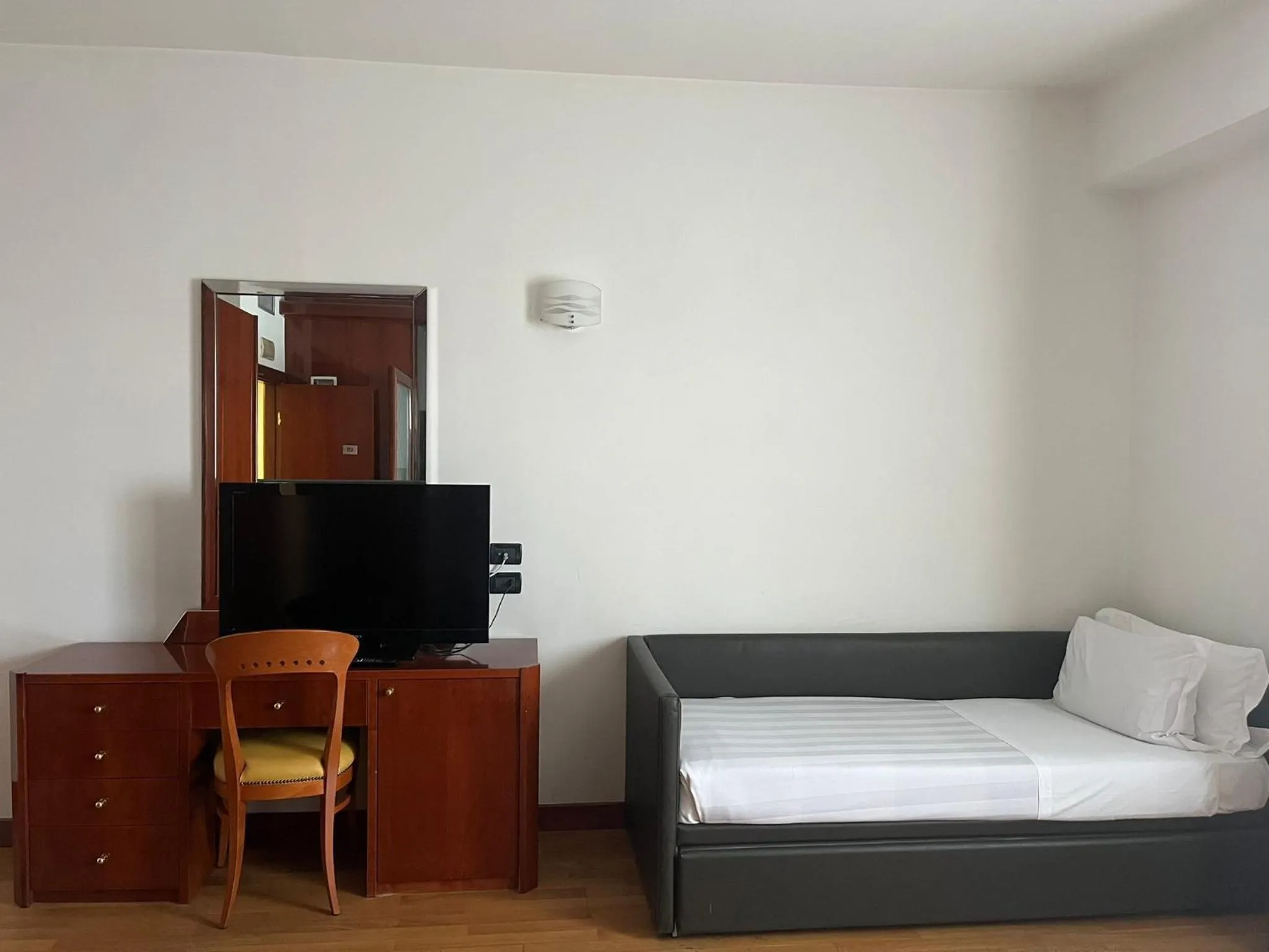 Bedroom, Bed in Hotel Napoleon