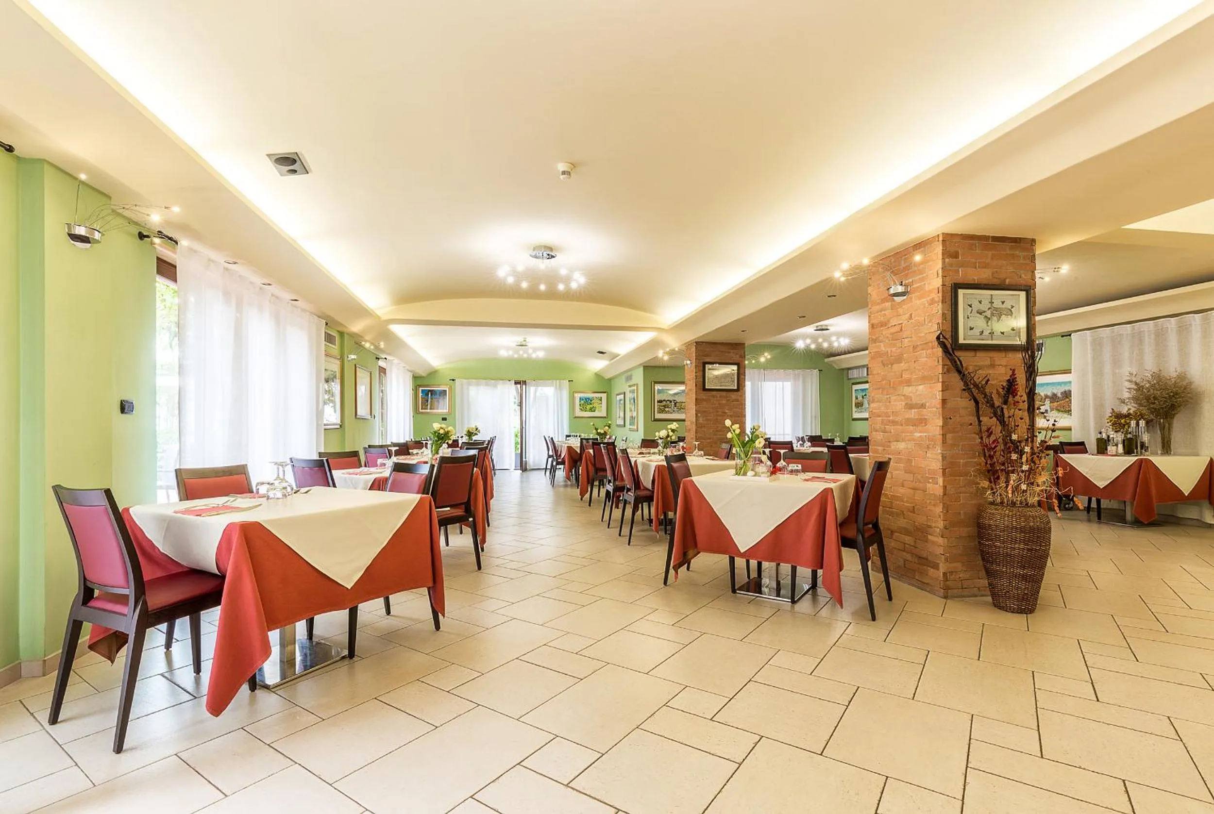 Restaurant/places to eat in Hotel Santa Maria