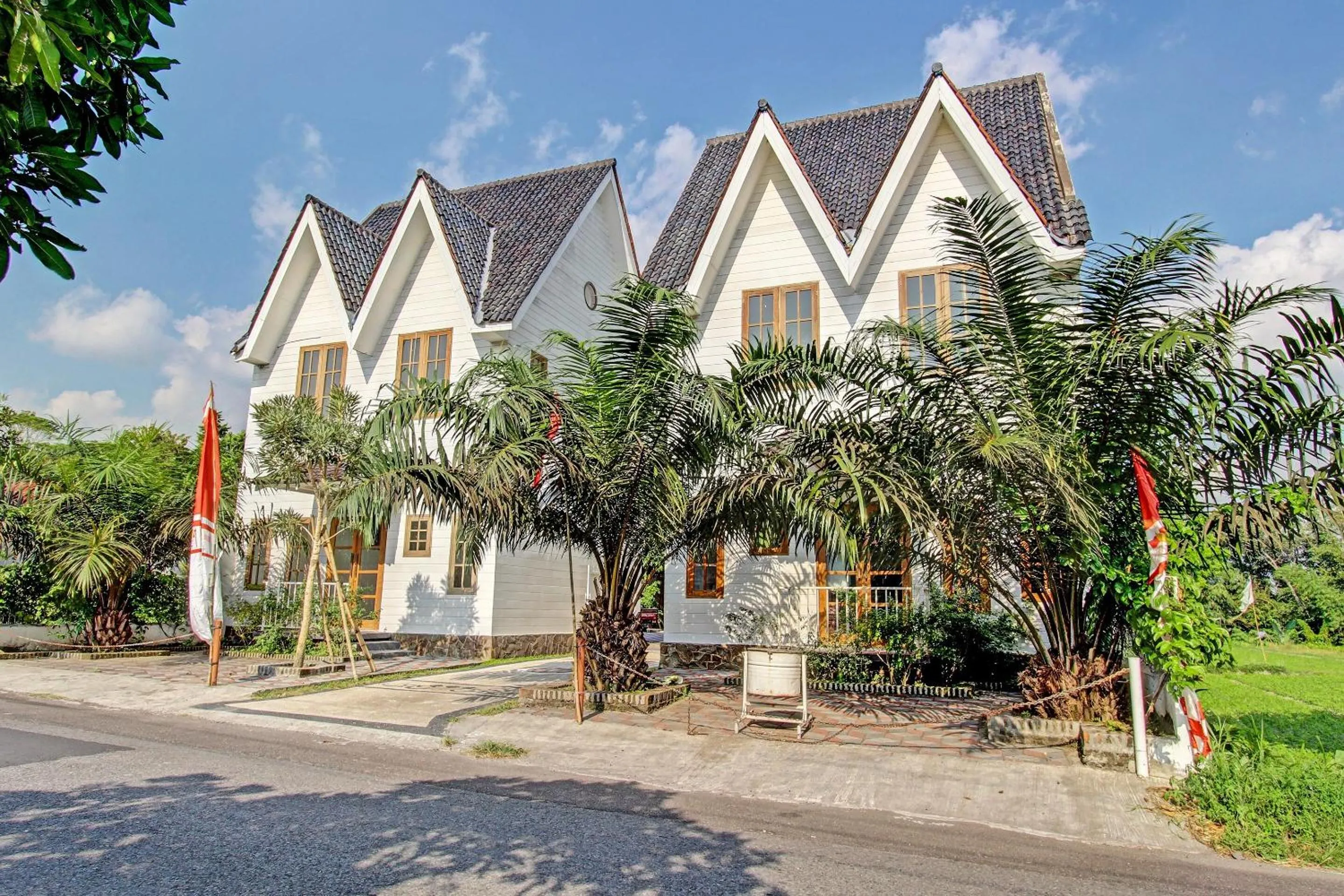 Facade/entrance in Collection O 91629 Ndalem Abhirama