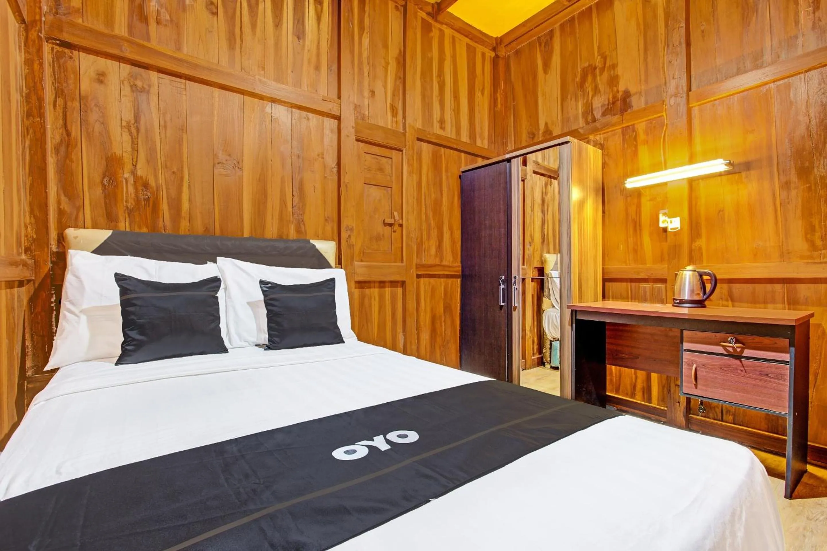 Bedroom, Bed in Collection O 91629 Ndalem Abhirama