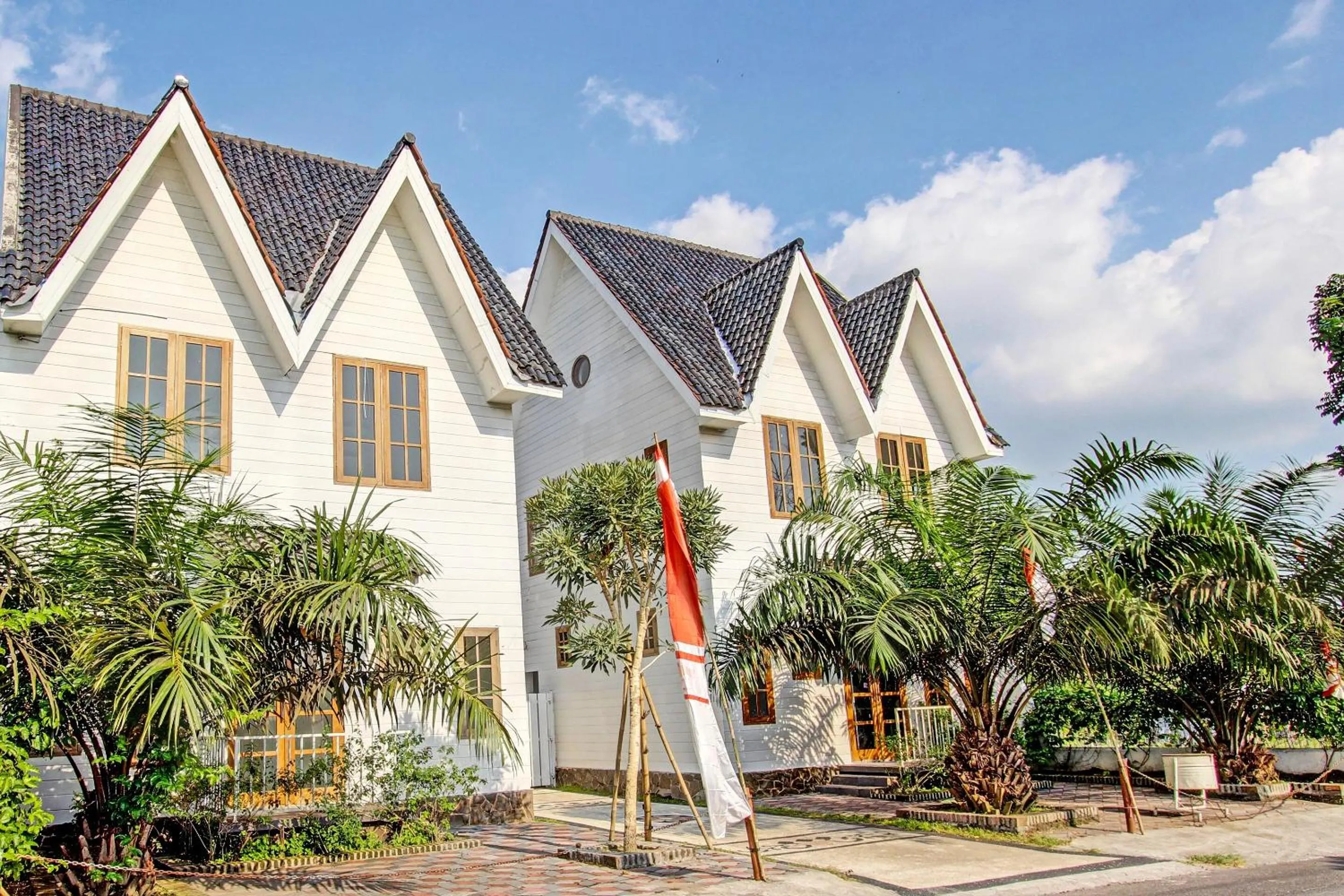 Facade/entrance in Collection O 91629 Ndalem Abhirama