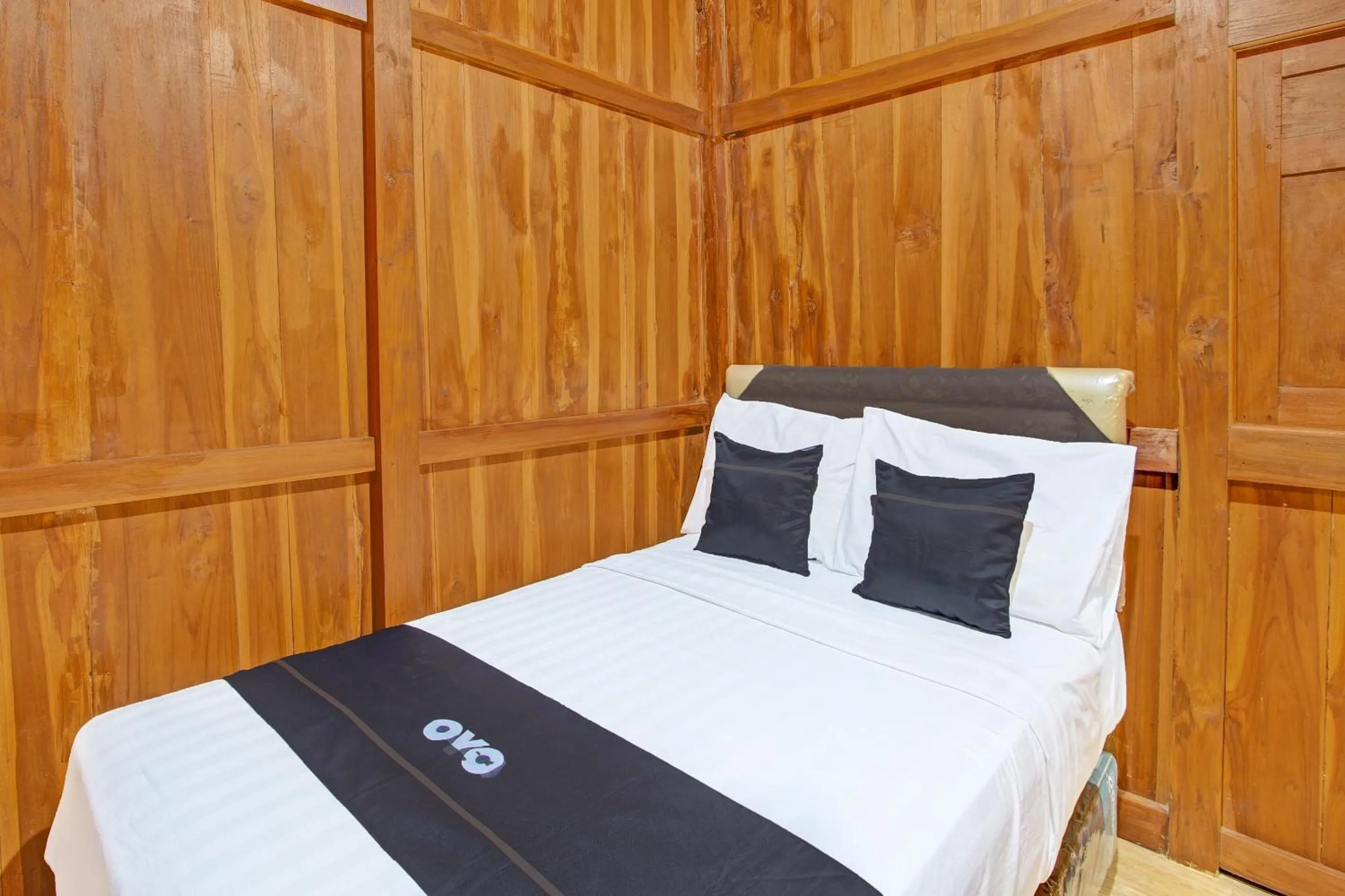 Bedroom, Bed in Collection O 91629 Ndalem Abhirama