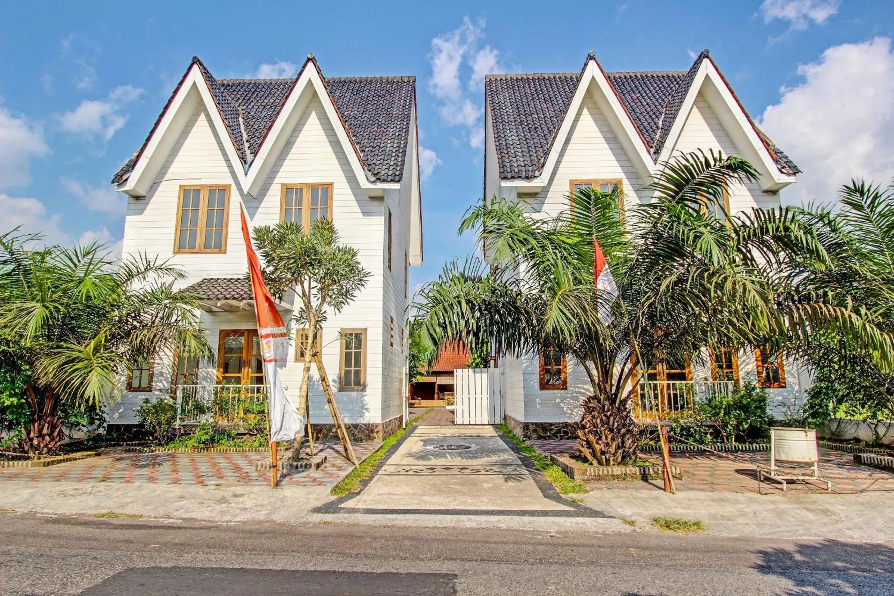 Facade/entrance in Collection O 91629 Ndalem Abhirama