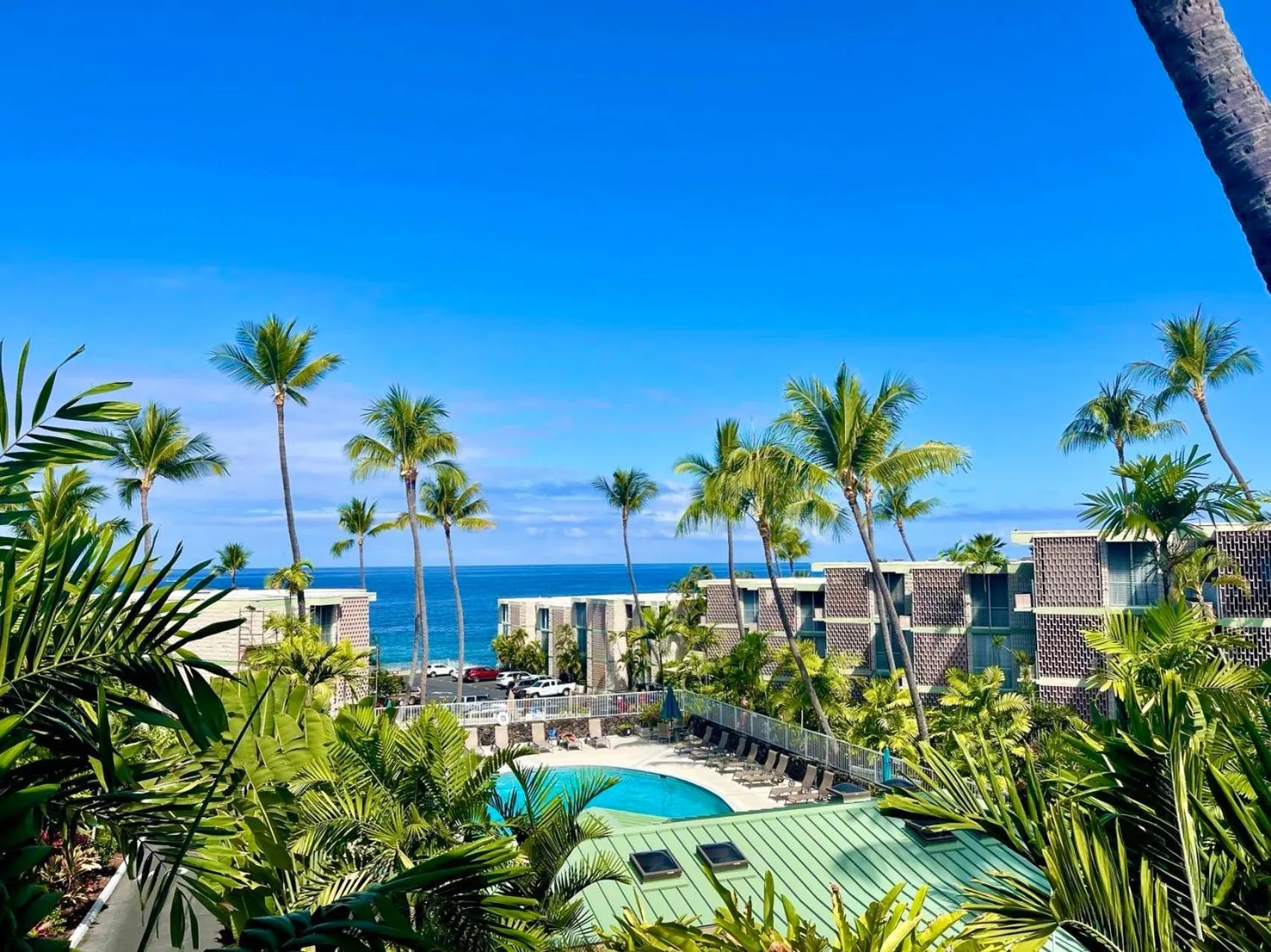 Swimming pool in Alii Villas Condominiums
