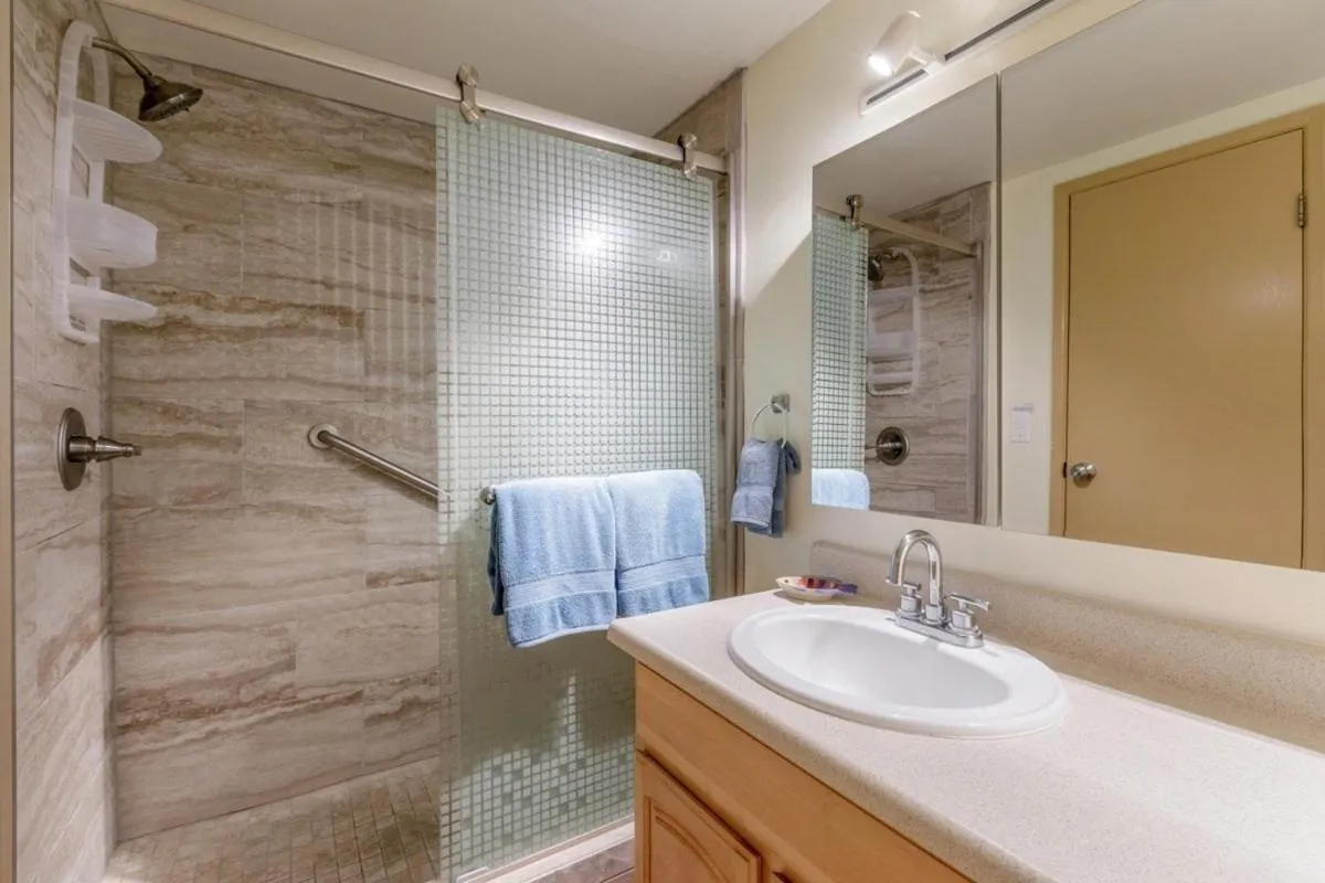 Bathroom in Alii Villas Condominiums