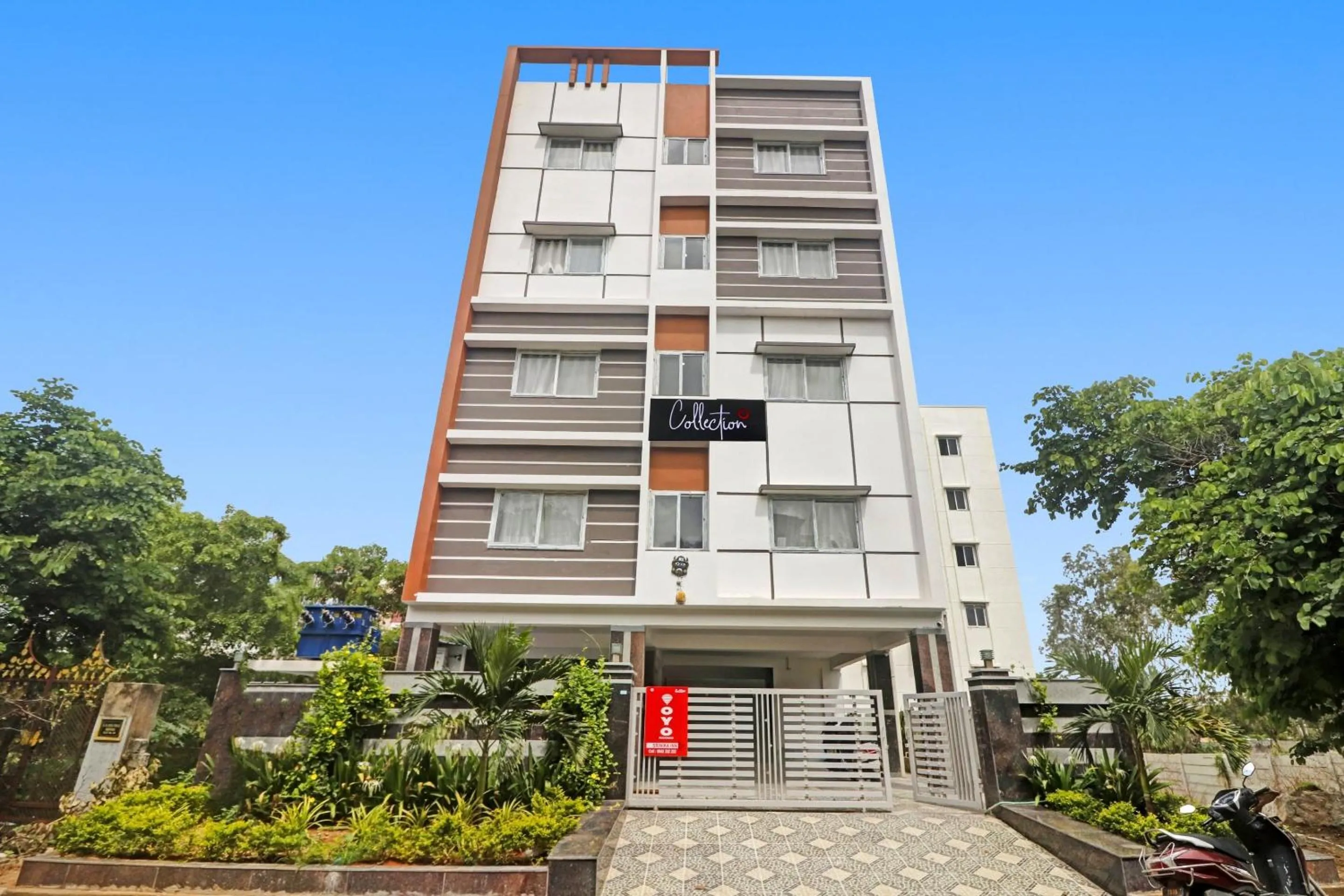 Facade/entrance in Super Capital O Srinika Inn