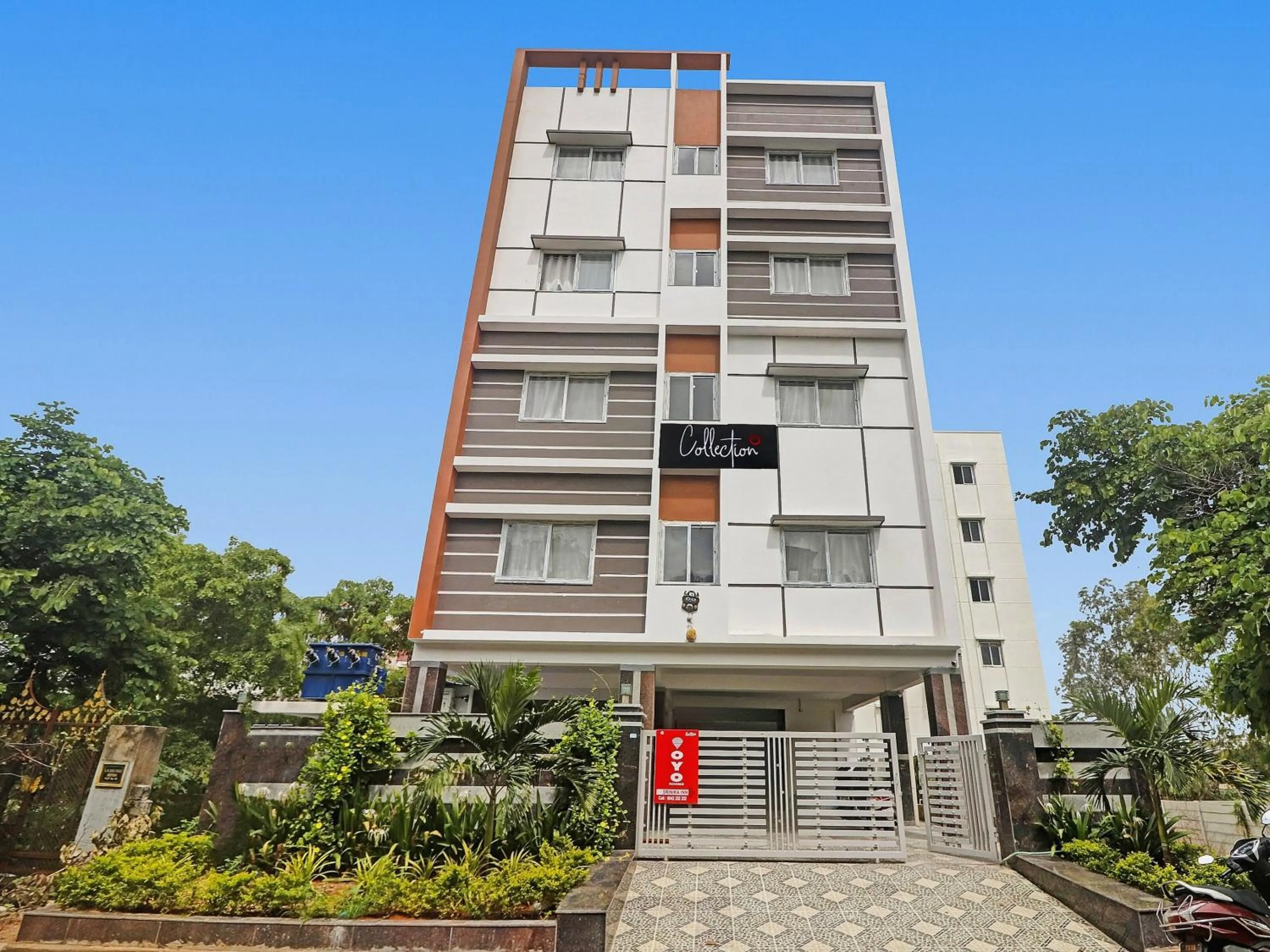 Facade/entrance in Super Capital O Srinika Inn