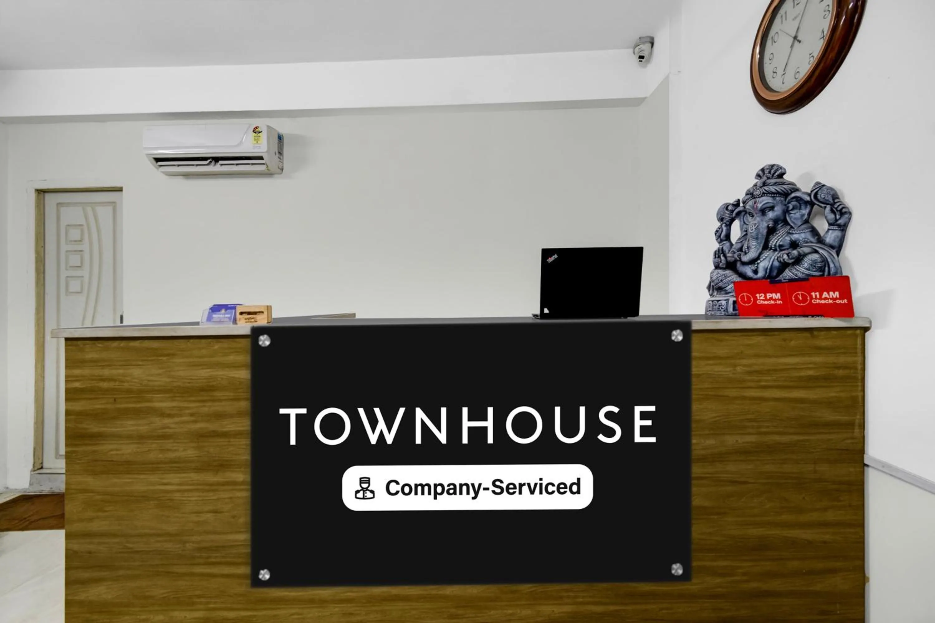 Lobby or reception in Super Townhouse Financial District Gachibowli Formerly Srinika Inn