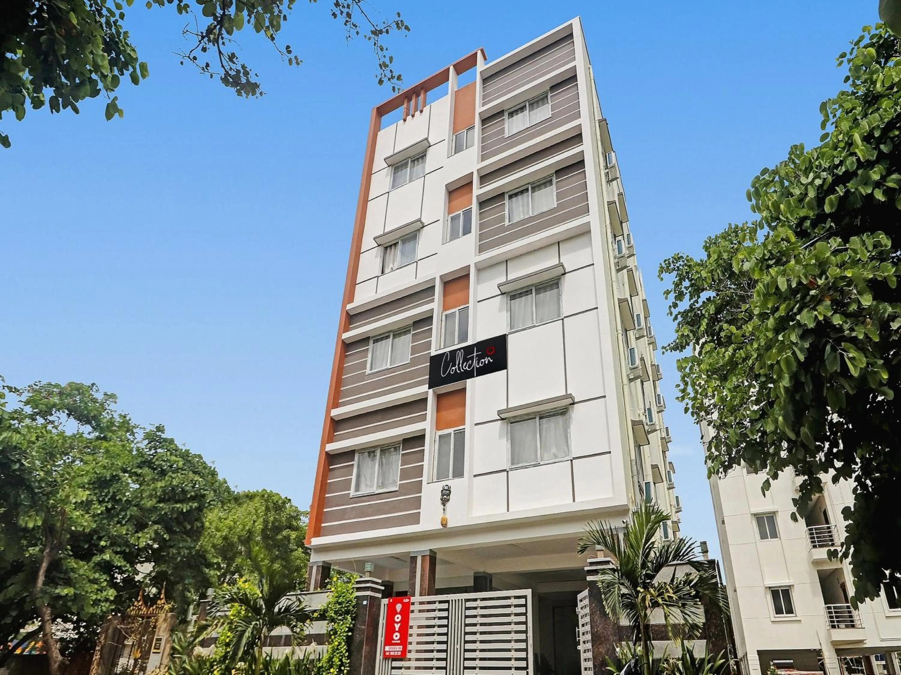 Facade/entrance in Super Capital O Srinika Inn