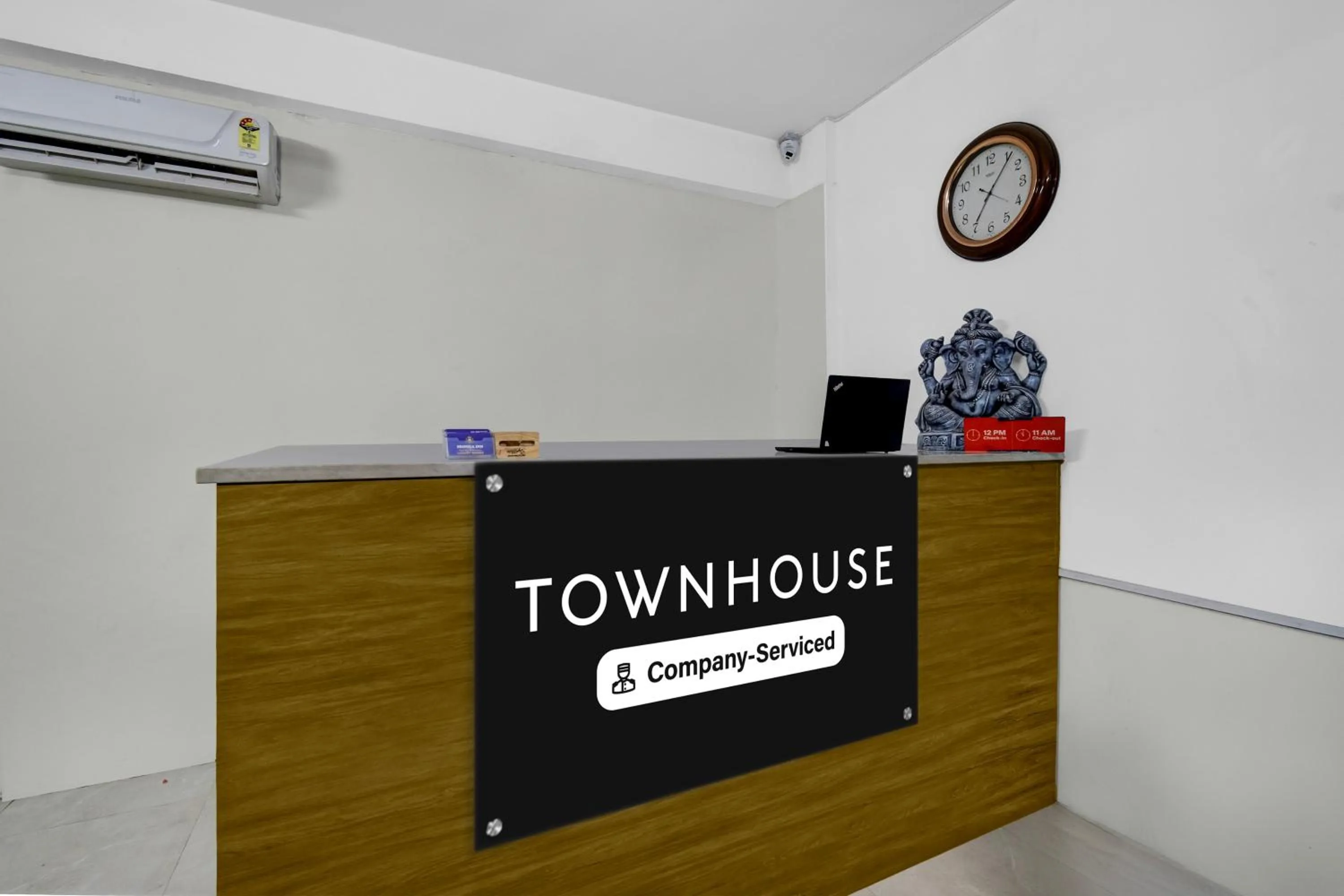Lobby or reception in Super Townhouse Financial District Gachibowli Formerly Srinika Inn