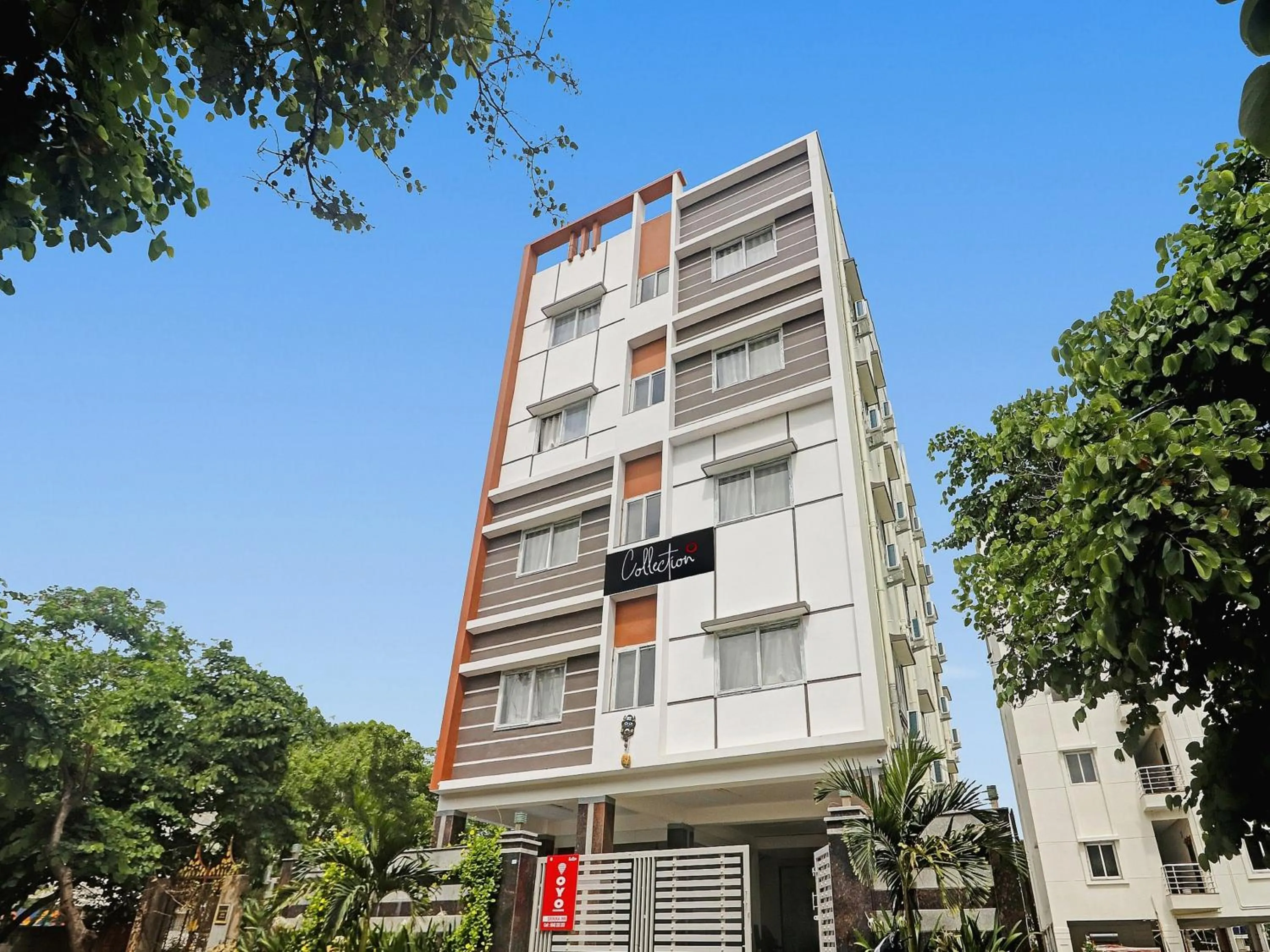 Facade/entrance in Super Capital O Srinika Inn