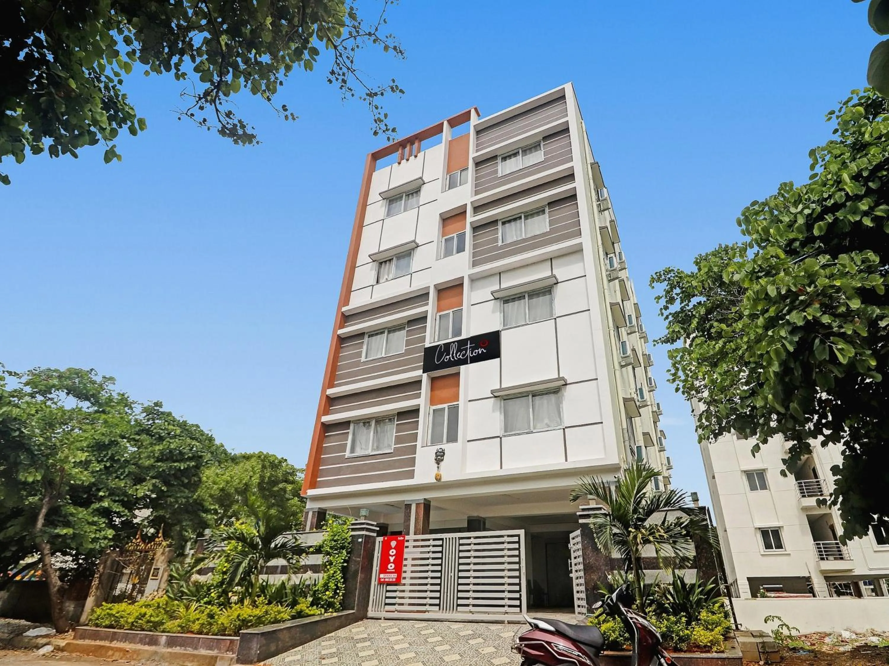 Facade/entrance in Super Capital O Srinika Inn