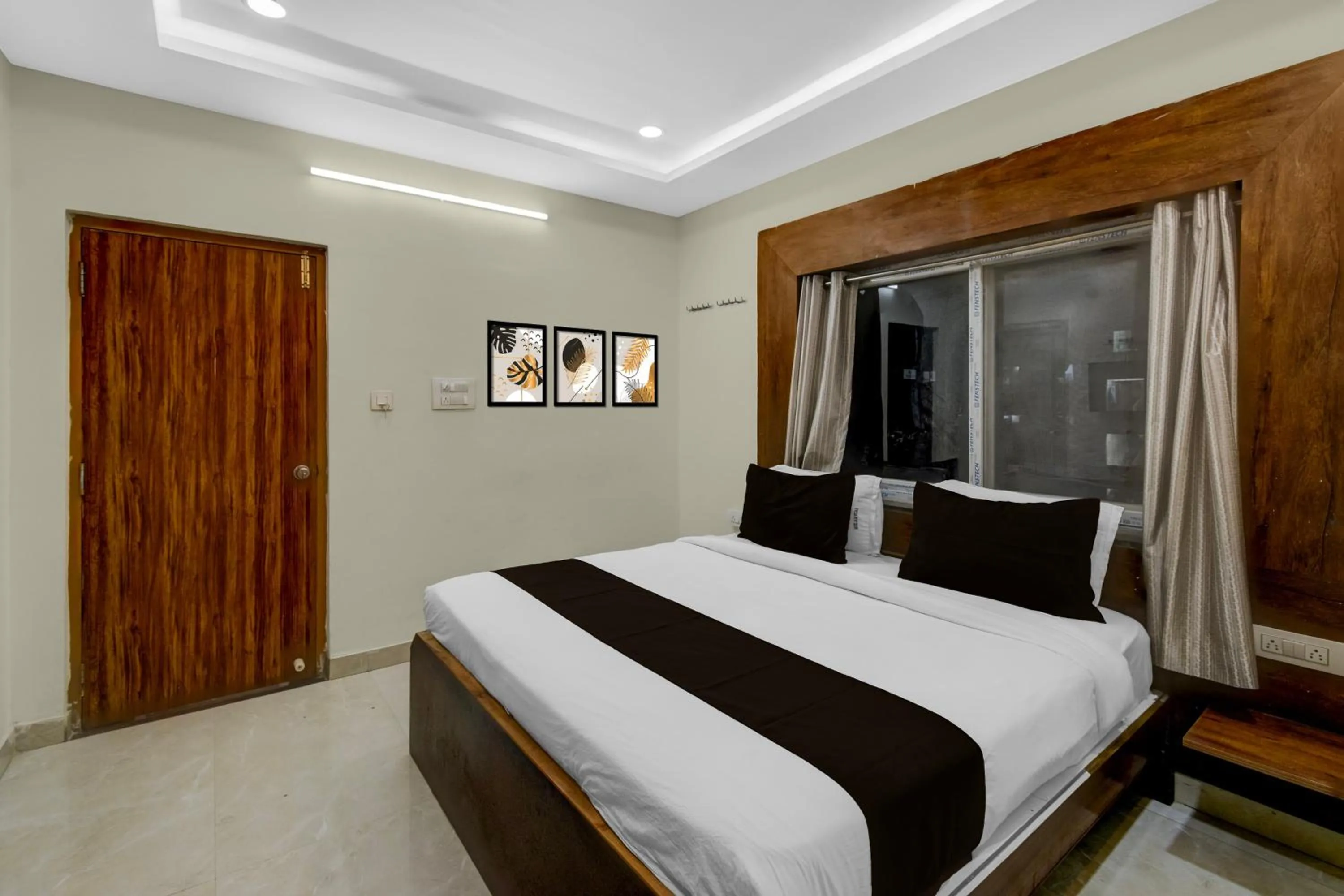 Bedroom, Bed in Super Townhouse Financial District Gachibowli Formerly Srinika Inn
