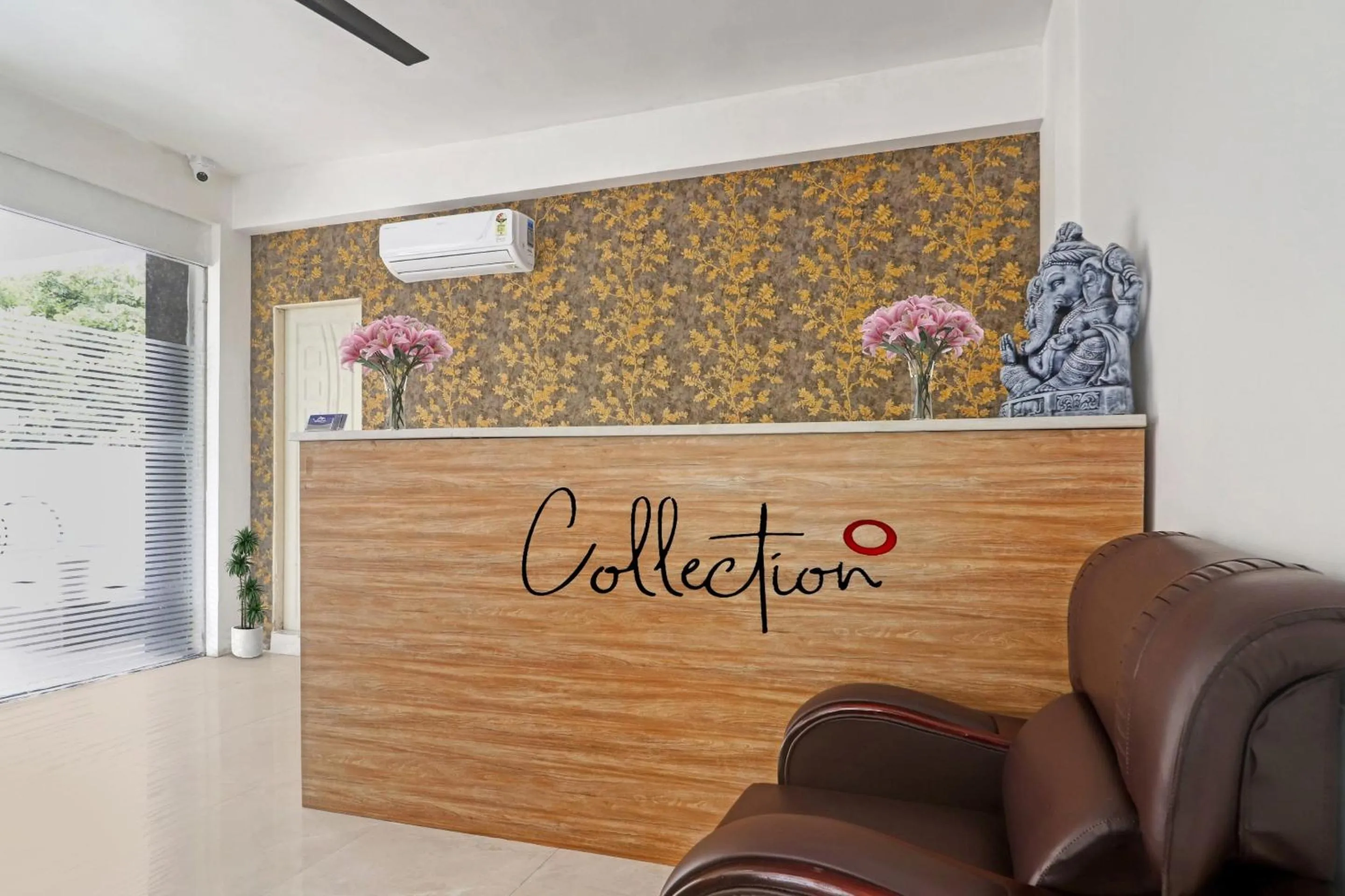 Lobby or reception in Super Capital O Srinika Inn