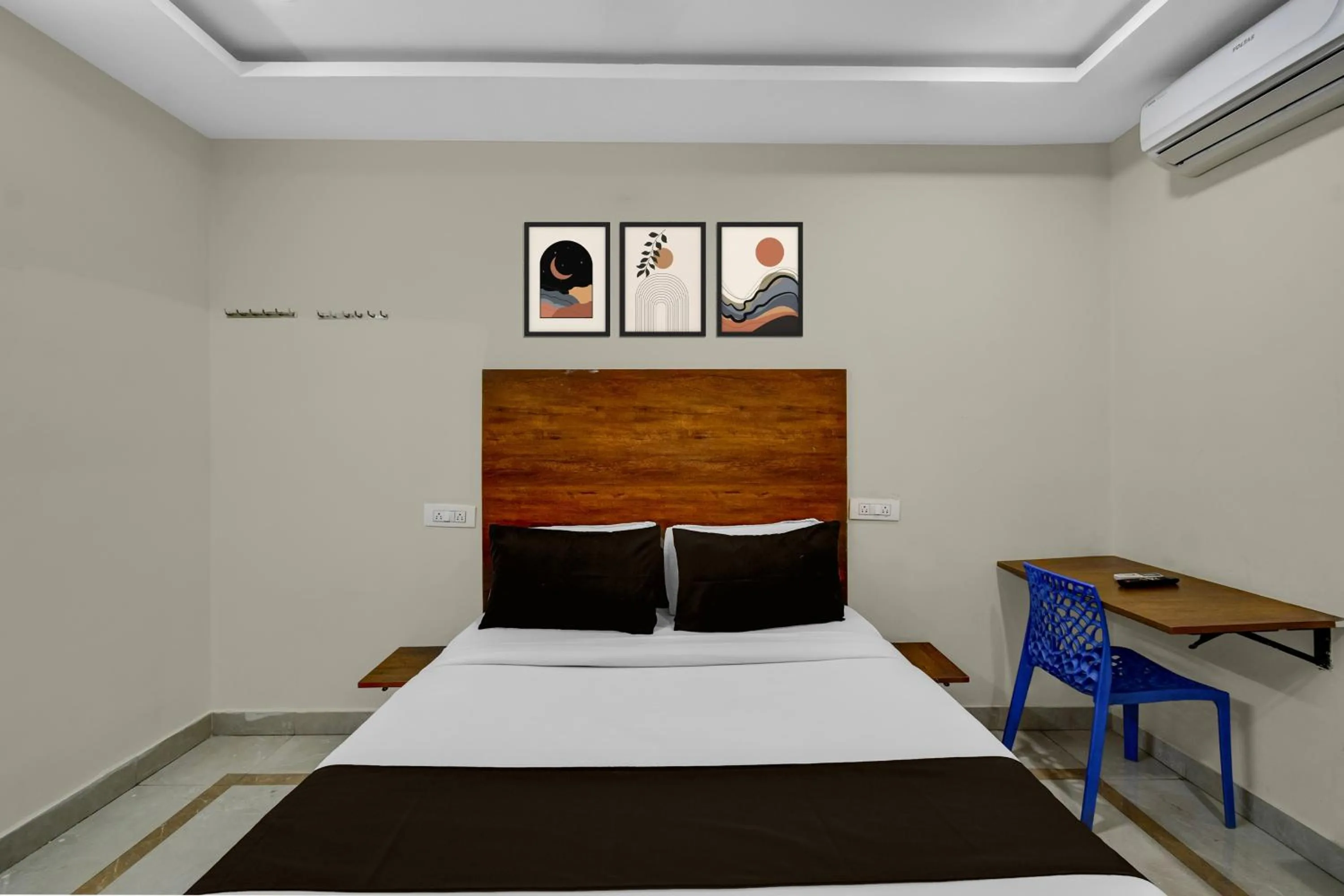 Bedroom, Bed in Super Townhouse Financial District Gachibowli Formerly Srinika Inn