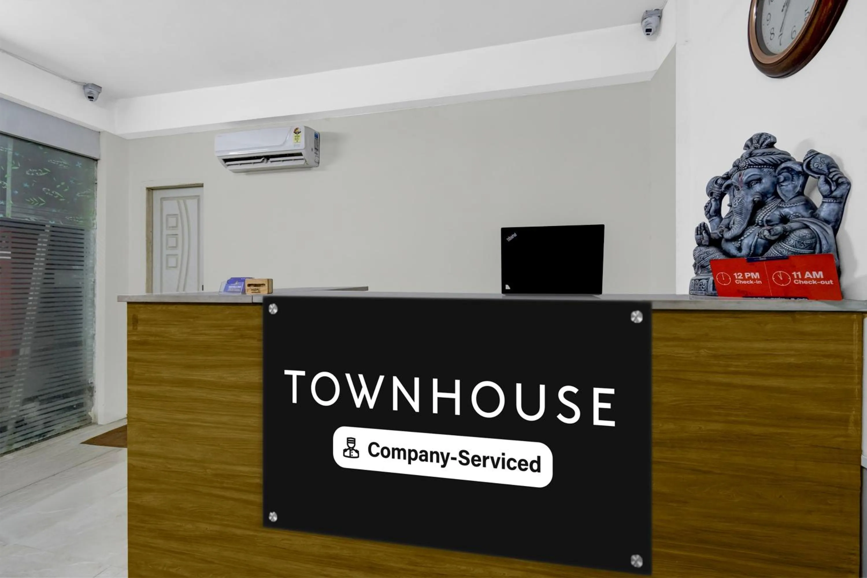 Lobby or reception in Super Townhouse Financial District Gachibowli Formerly Srinika Inn