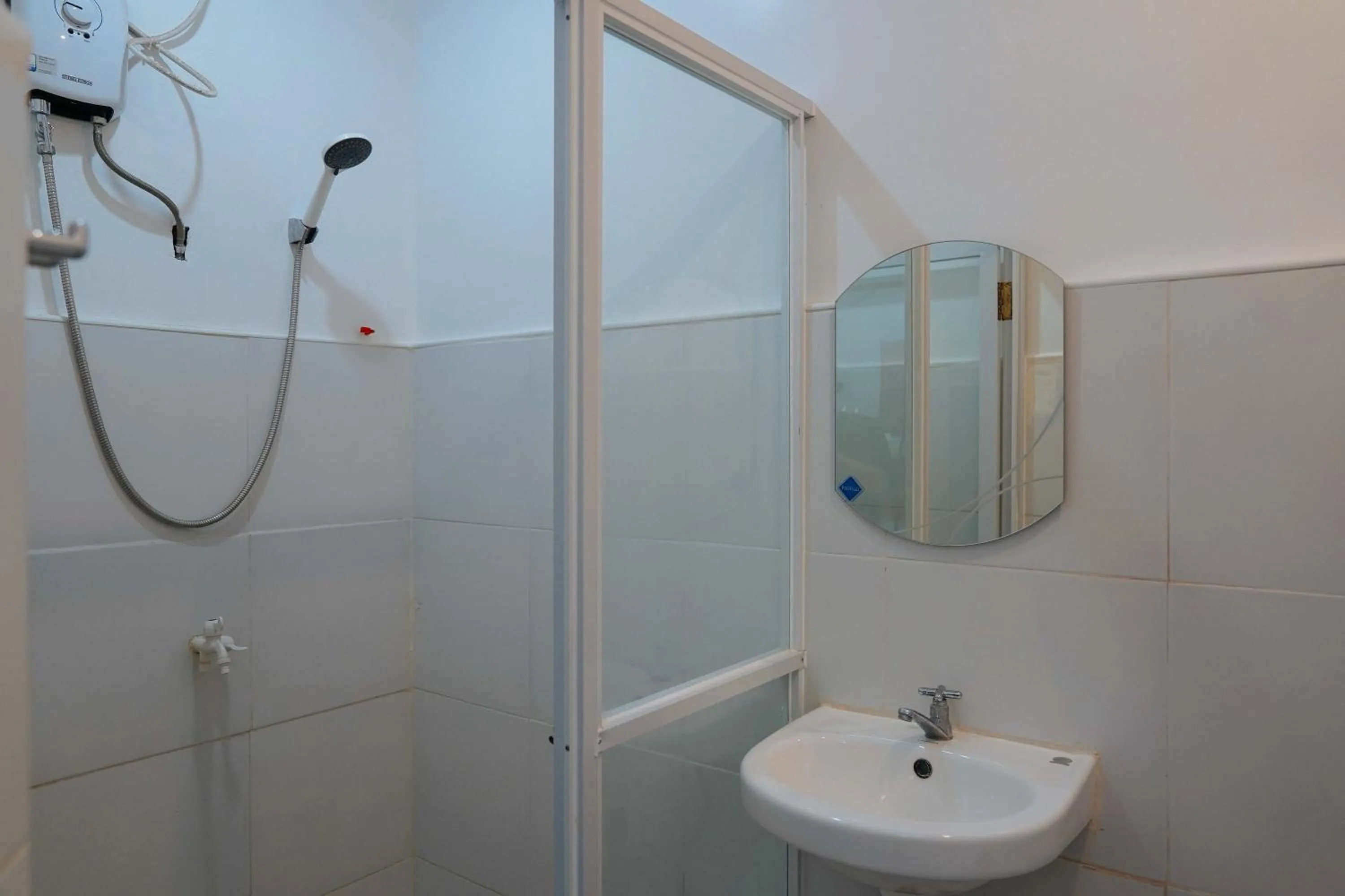 Shower in RedDoorz at PWL Exclusive Resort Cebu