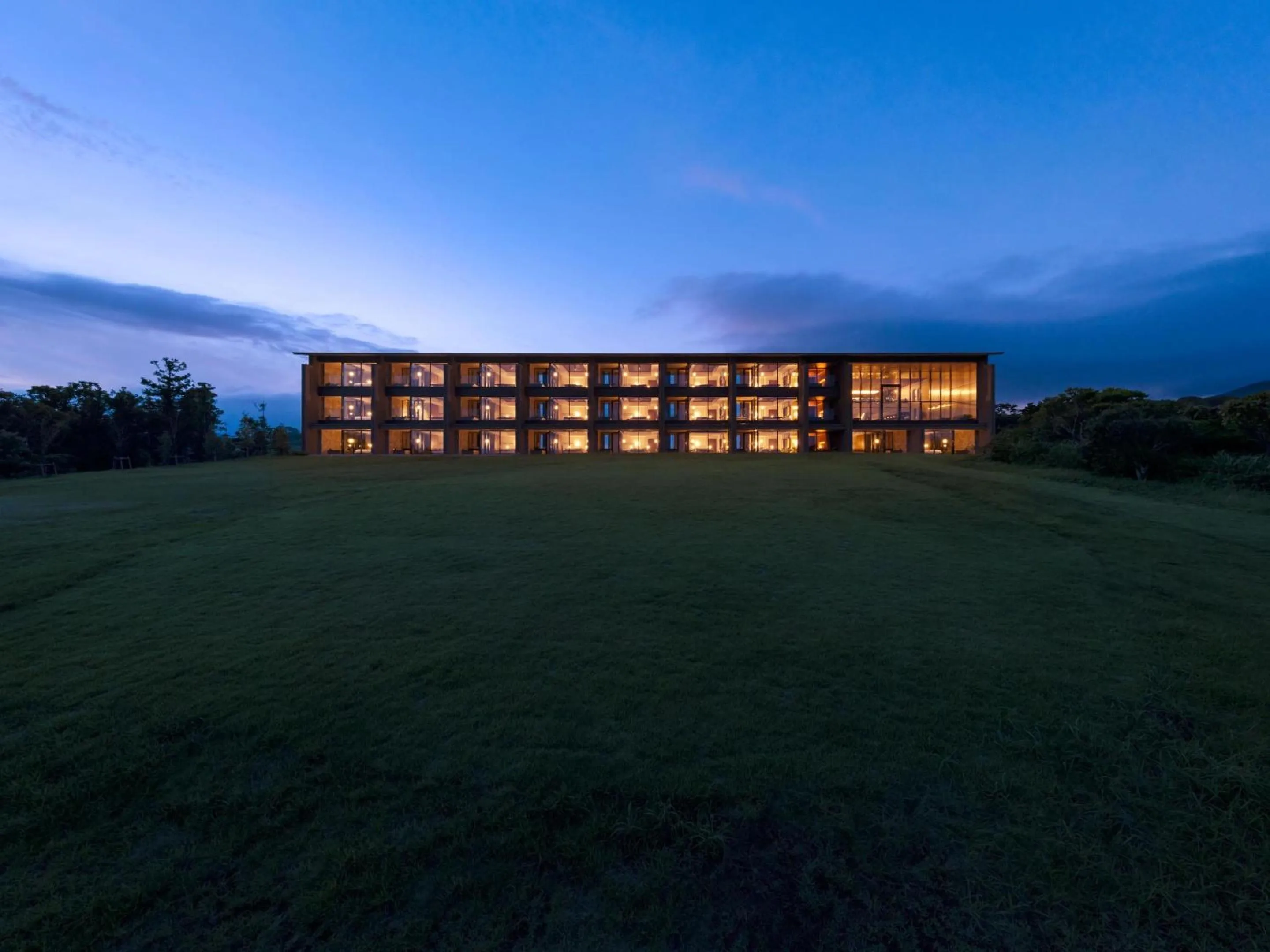 Property building in GOTO RETREAT by Onko Chishin